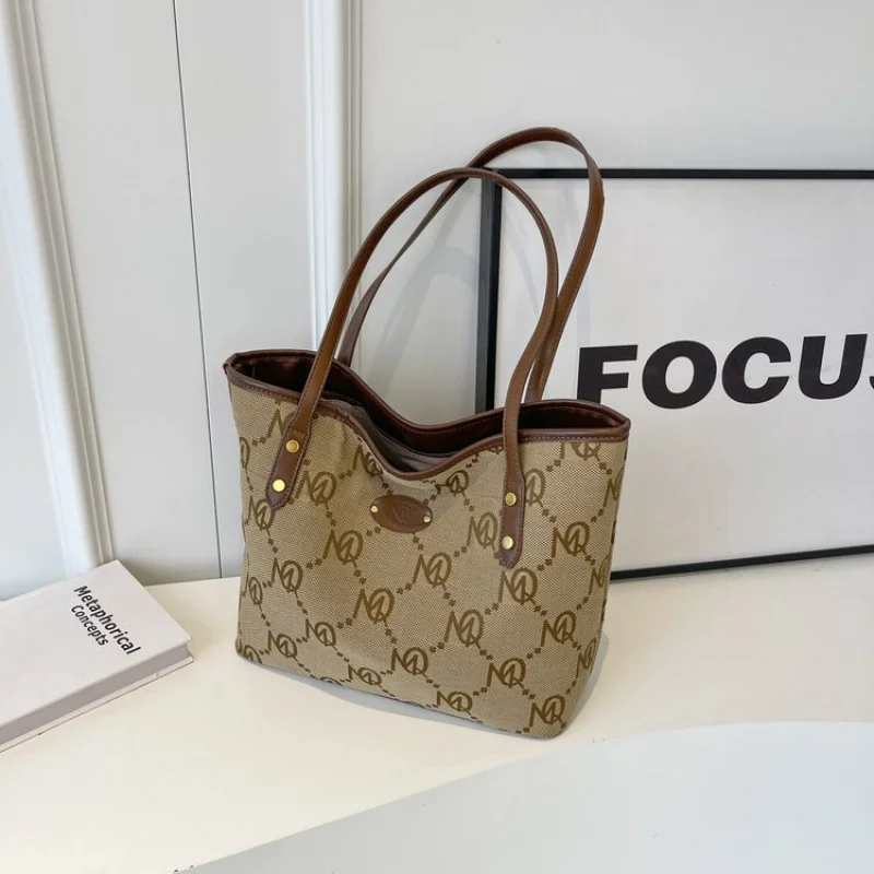 حقيبة كتف نسائية مصنوعة من الجلد الفاخر تتميز بنمط باريس العصري خفيف الوزن وناعم للاستخدام اليومي #2