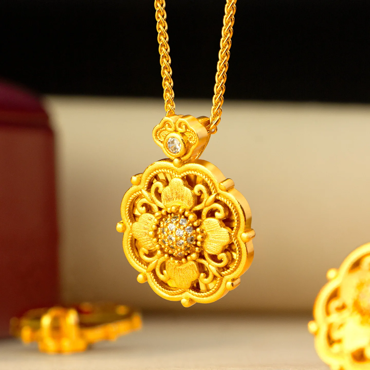 Gold store 9999 24K real gold filigree point diamond flower pendant female niche design versatile necklace