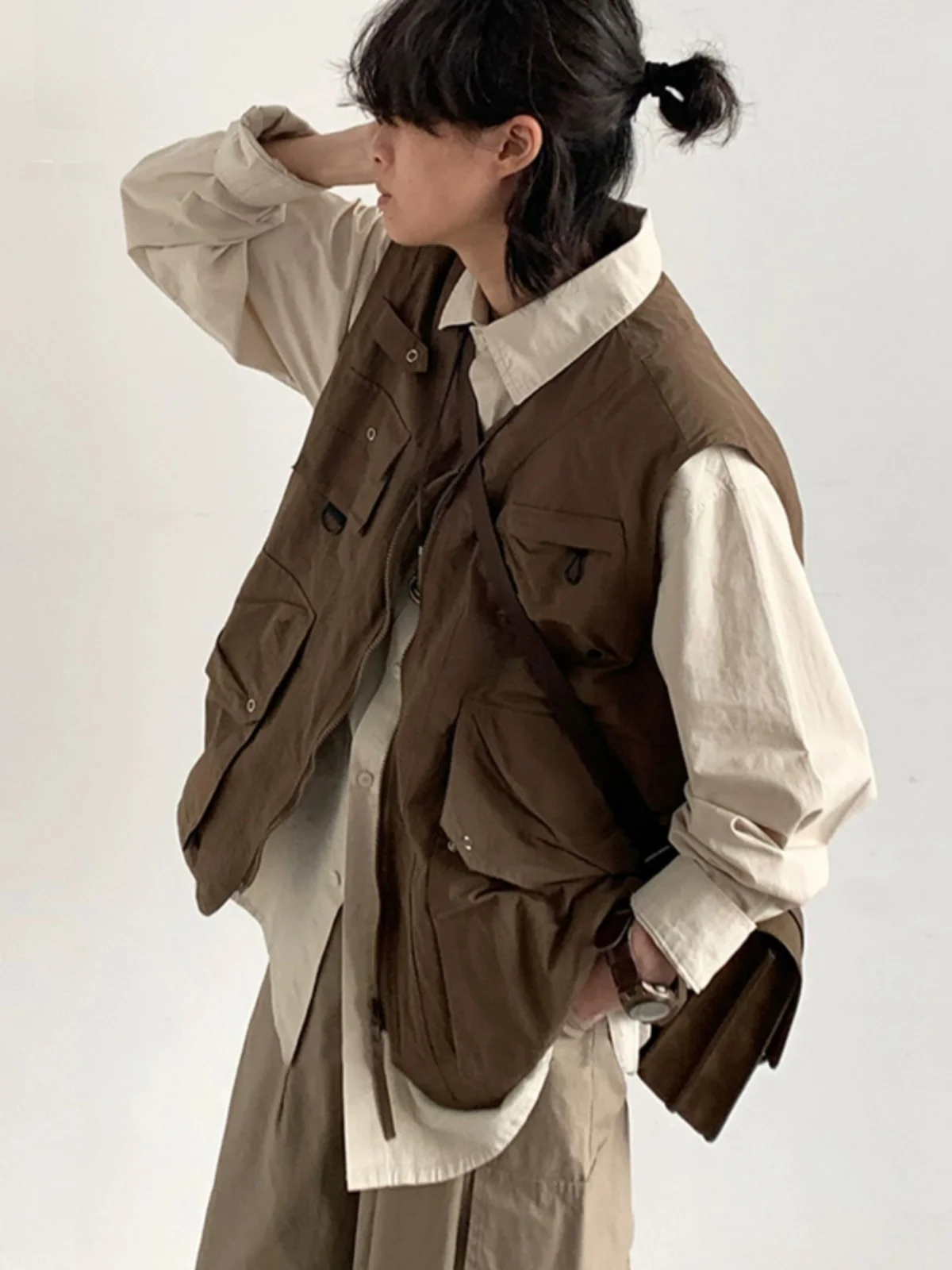 

Весенне-осенний свободный рабочий жилет из тонкой ткани, модный брендовый жилет с множеством карманов, функциональный жилет с наплечными подушками, верхняя одежда