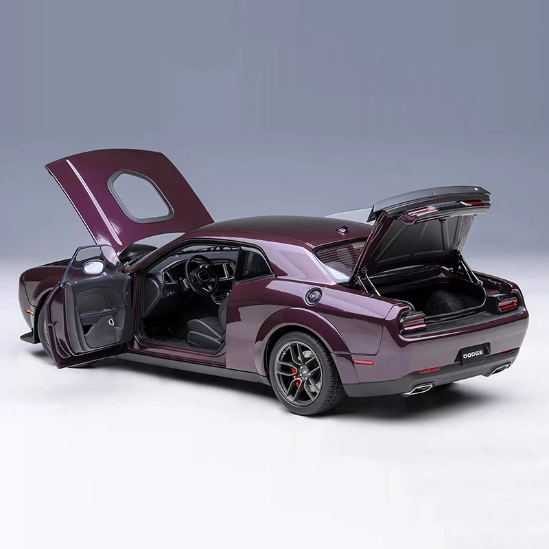 AUTOArt 1:18 Challenger 2020R/T SCAT PACK WIDEBODY Wide Body Model