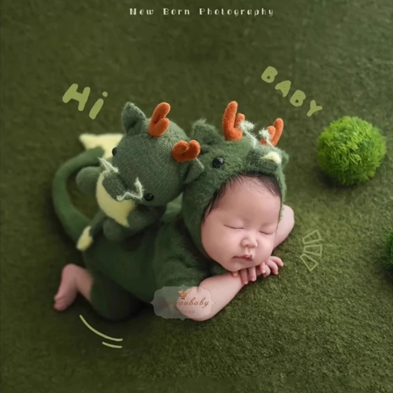 

Newborn Photography Props Cute Handmade Knitting Dinosaur Outfit with Hat Doll Backdrop BlanketSet for Studio Photoshoot Props
