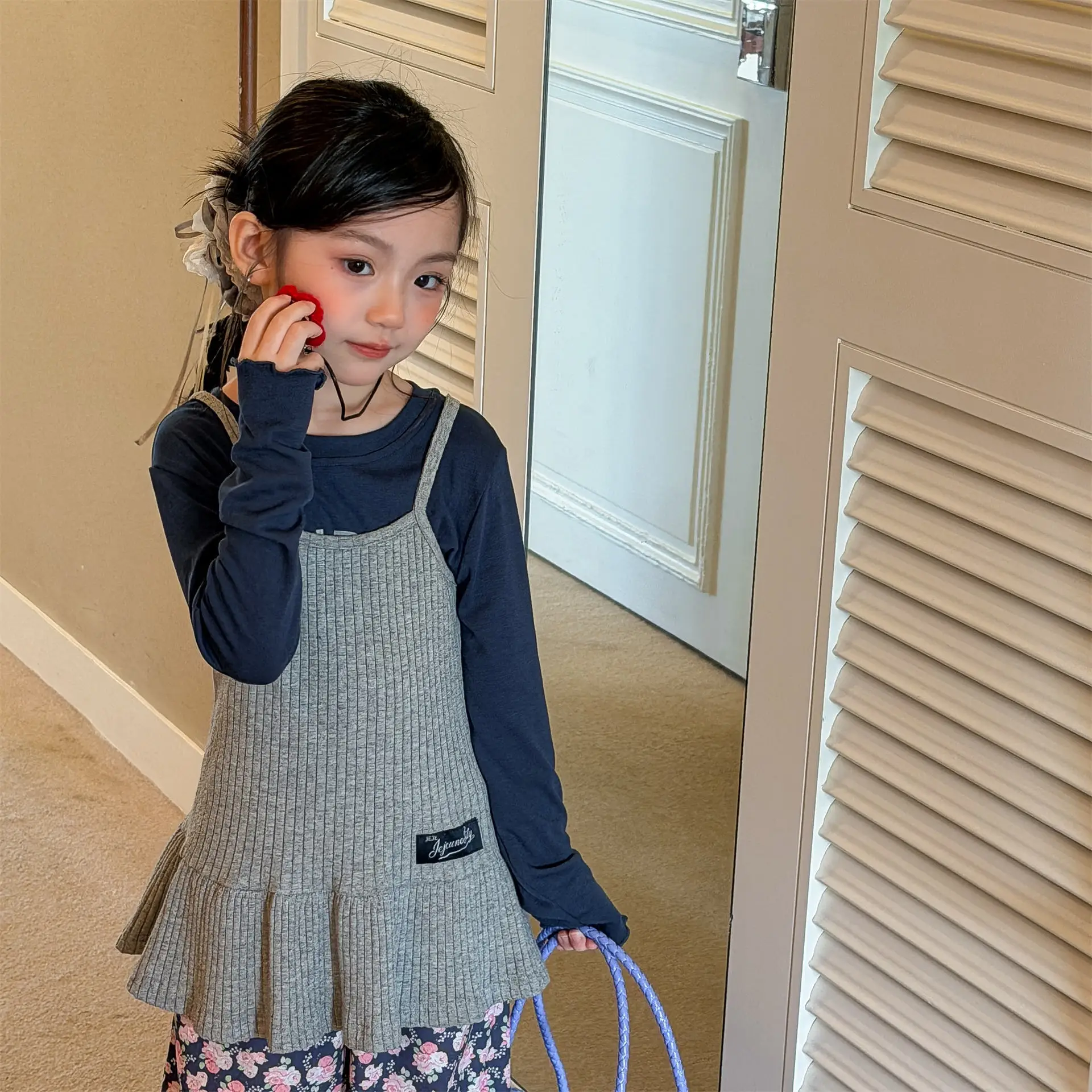 

Топ для девочек, весна 2026, новая корейская версия, безрукавка на бретелях, повседневная, модная, стильная, универсальная одежда на каждый день