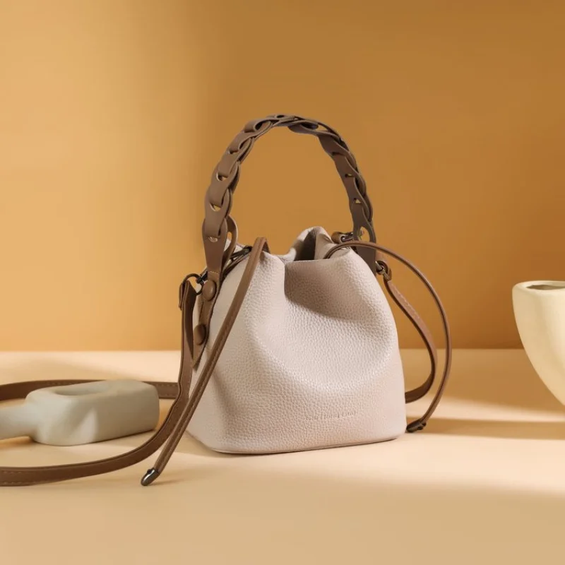 

Fashionable Luxury Brand Leather Women's Messenger Bag Elegant Classic Stylish Embellishment Trendy Vintage Daily Commuter Bag​