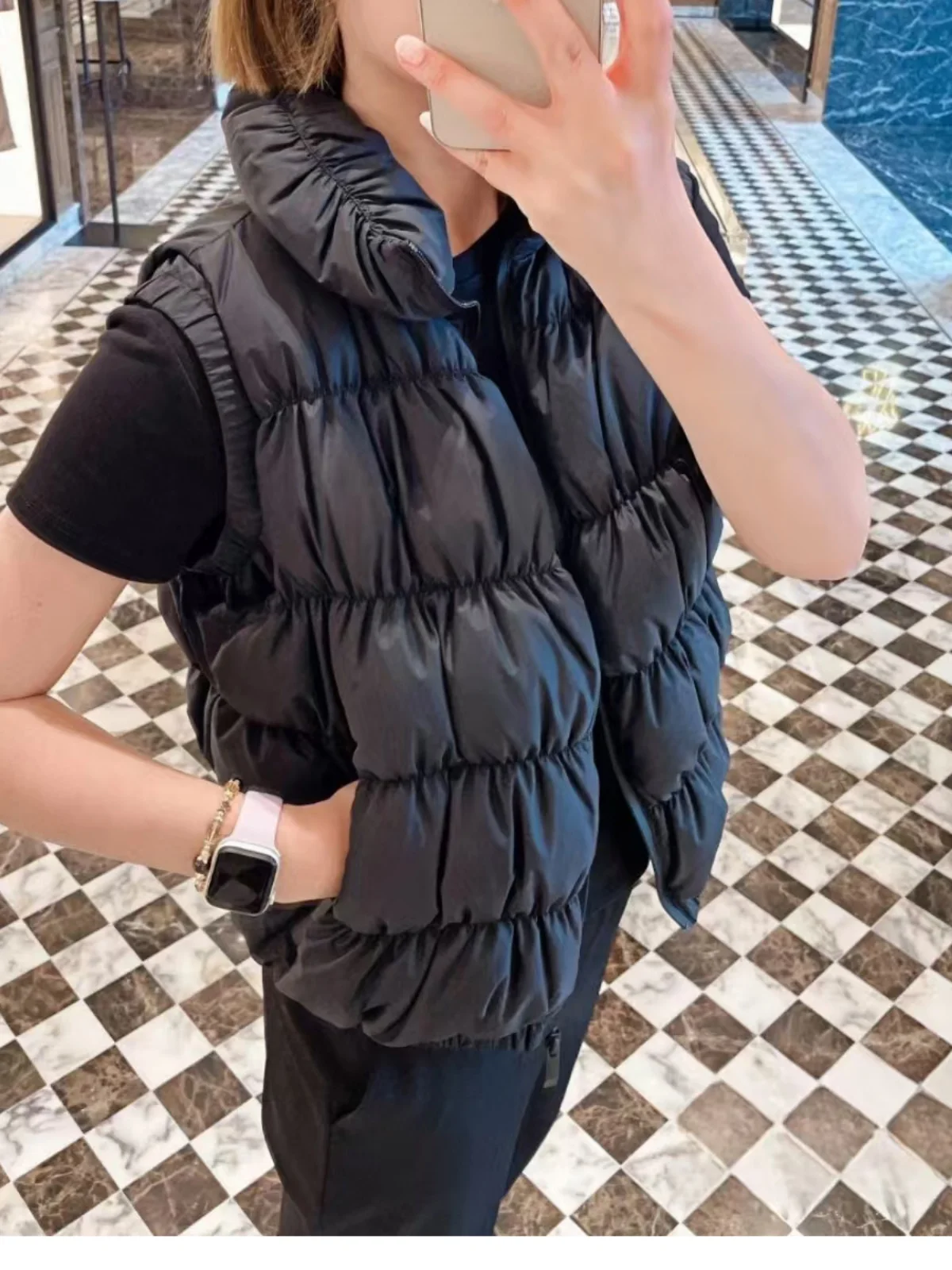 

New Luxury Hooded Pleated Bloom Design Puffy Youthful White Goose down Ultra Soft Sweet Cool down Vest Thick Street Style Wom...