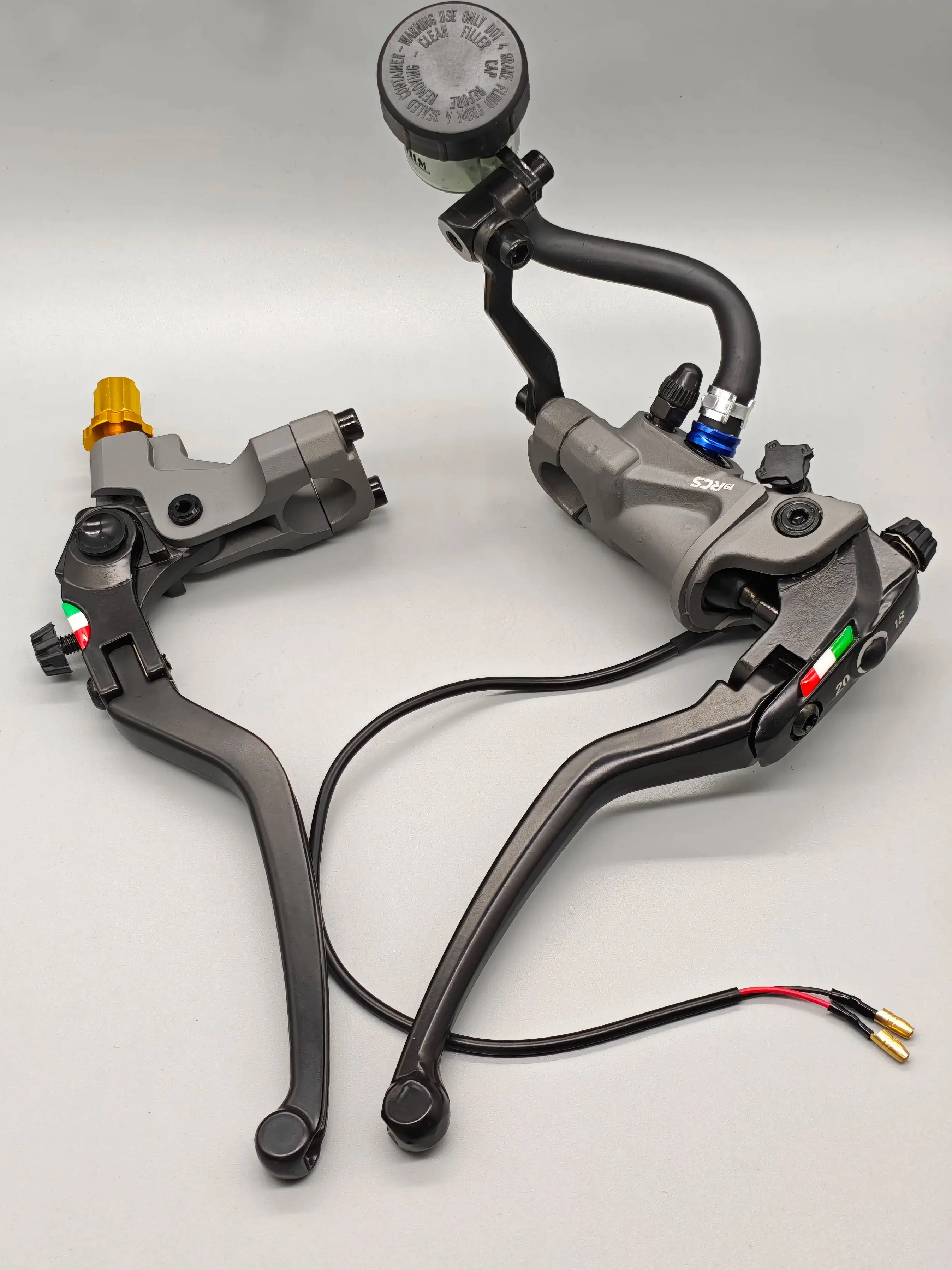 

Motorcycle Adjustable Brake Master Cylinder & Clutch Set Modified Stunt Handbrake