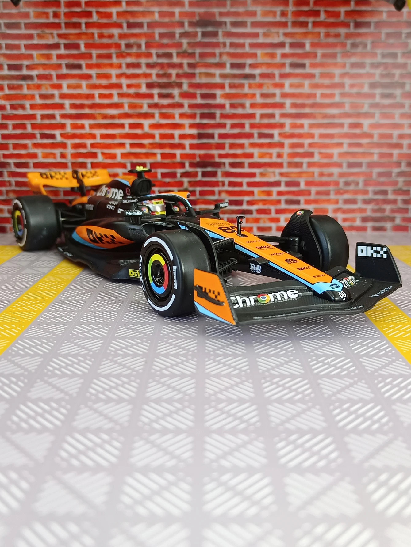 CCA 1:24 Mclaren MCL60 modelo de liga de carro de rally No.4 No.81 coleção de ornamentos de carro de motorista para namorado