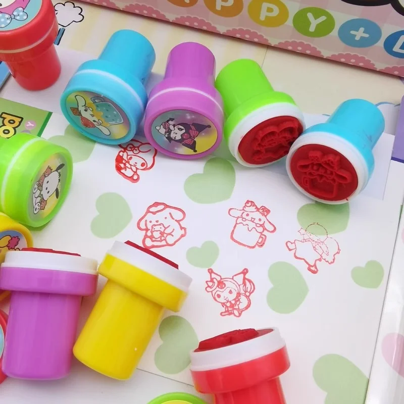 Sanrio Kawaii Samps für Kinder Cartoon Cinna moroll Kuromi Selbst tinte Lehrer Briefmarken Party bevorzugen Kinder Preis Stuffers Spielzeug Geschenk