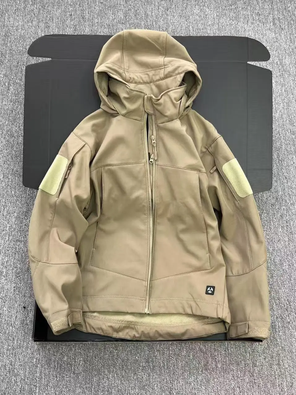 Outdoor Hardshell Jacket Men's Spring Hidden Hood Soft  Coat Standard Fit Long Sleeve Polyester Fiber Zipper Closure