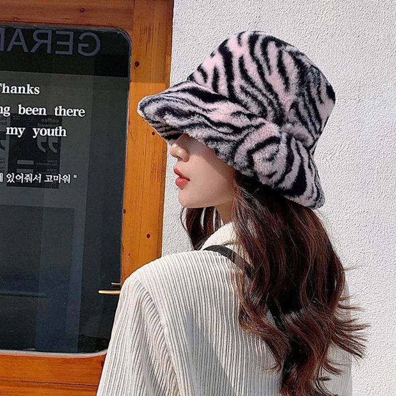 

Hat with Wide Brim in Winter Caps with Flat Top for Warm Keeping