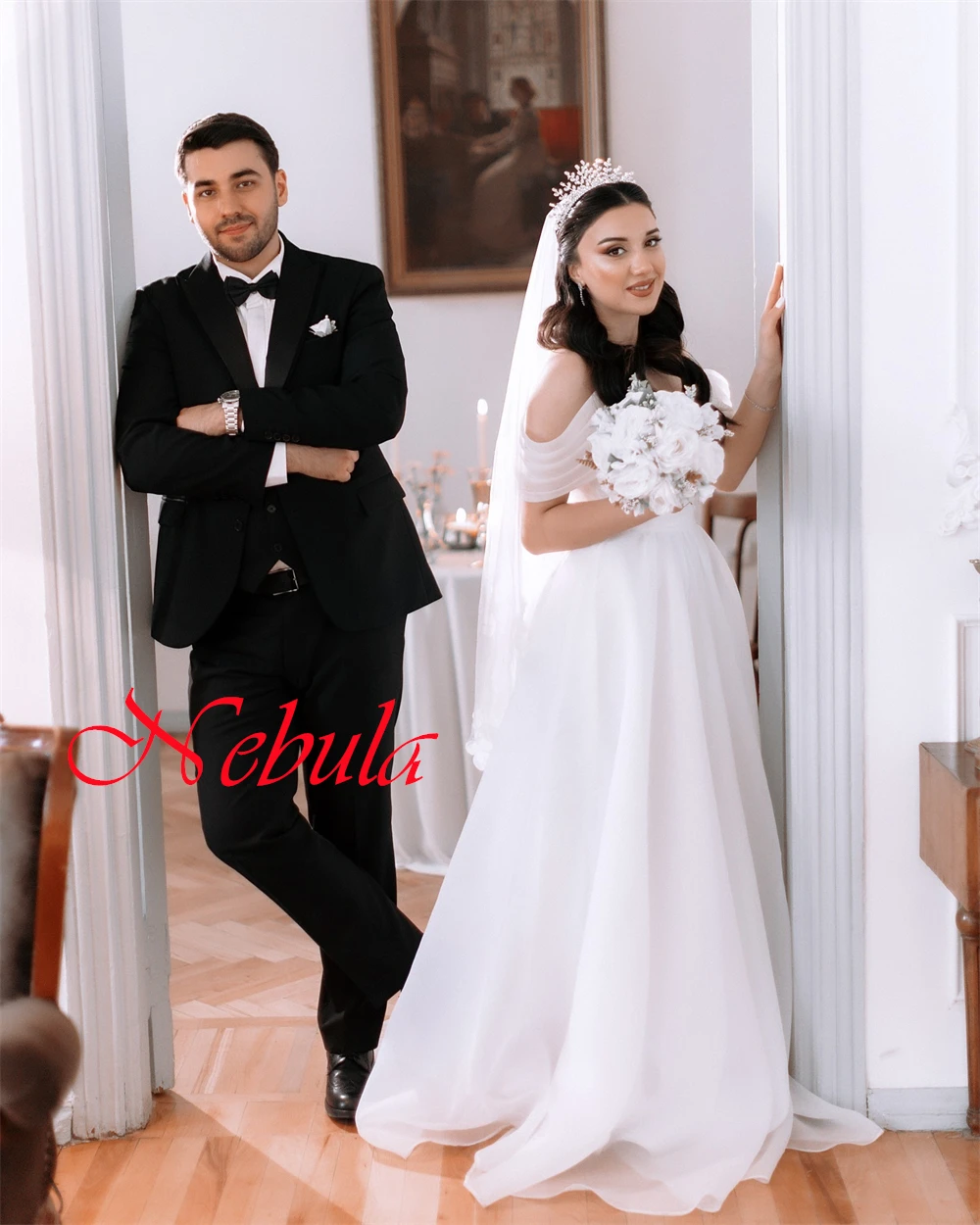

Customized White Tulle Wedding Dress Temperament Strapless Off the Shoulder Short Sleeves Bridal Gowns Chapel Train Dress