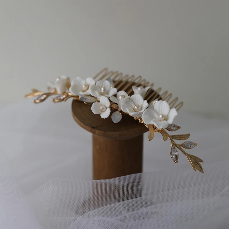 Coppwer Blad Haarstuk Bruiloft Kam Witte Keramische Bloem Bruids Accessoires Handgemaakte Parels Haar Sieraden