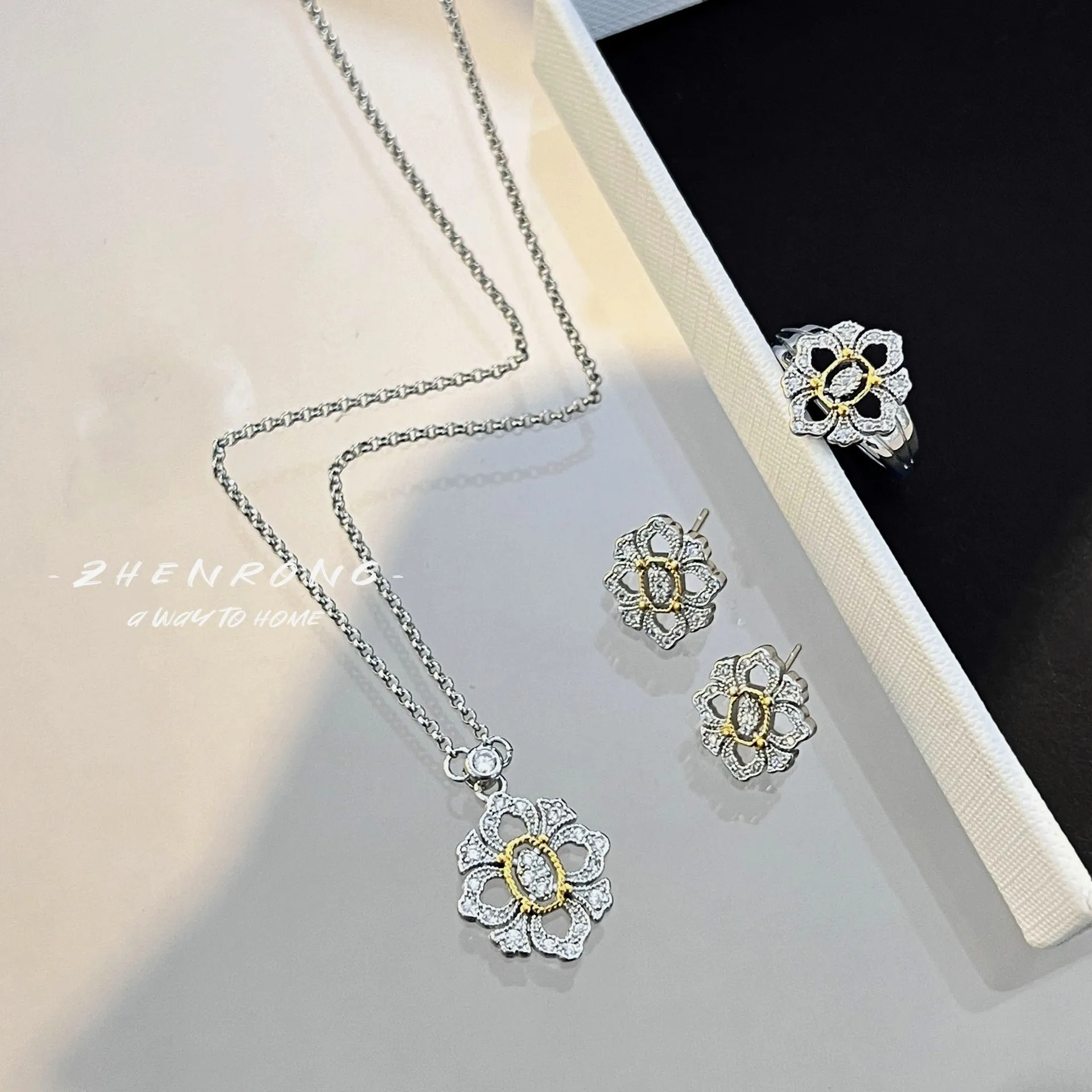 Italian Retro Texture Hollowed Out Flower Design, High-end Jewelry Set for Women To Wear At Gatherings