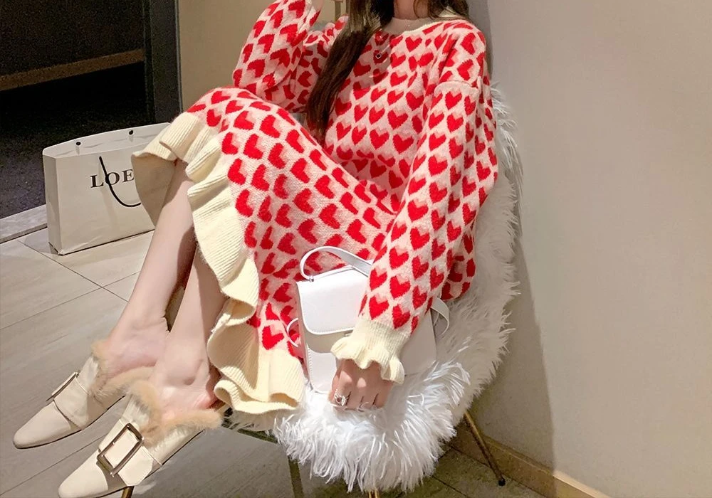 ฤดูใบไม้ร่วงและฤดูหนาวใหม่ Love เสื้อกันหนาวผู้หญิงหลวมสไตล์ขี้เกียจความยาวกลางชุดถักภายใน