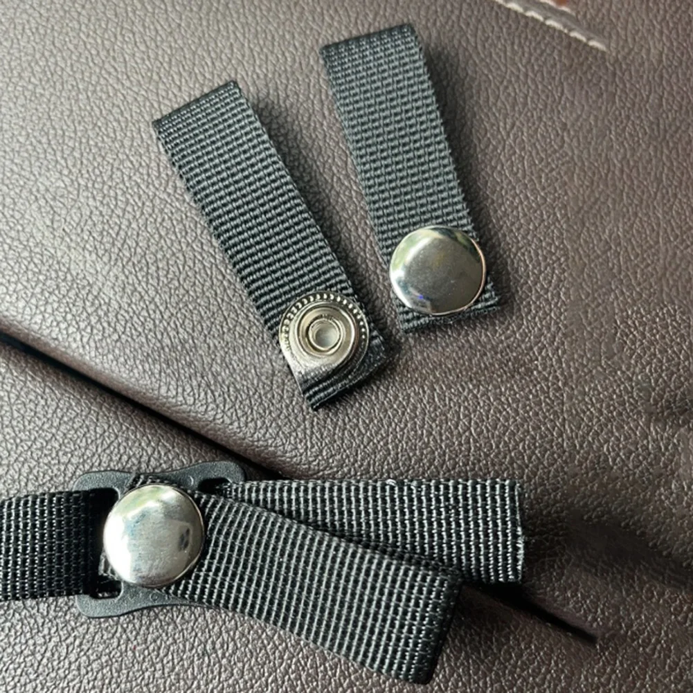 

Стабильный ремешок для хоккейного шлема с застежкой-кнопкой для надежной фиксации шлема во время хоккейных матчей и игр на леду.