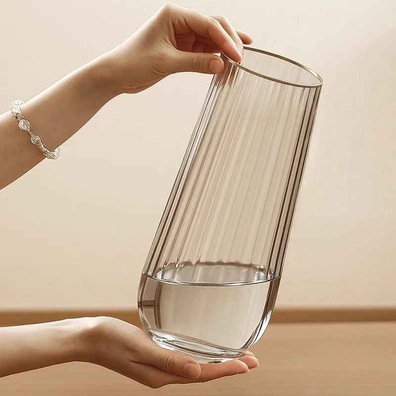 Luxury small transparent glass vase flower arrangement and water breeding Dracaena sanderiana rose special decoration