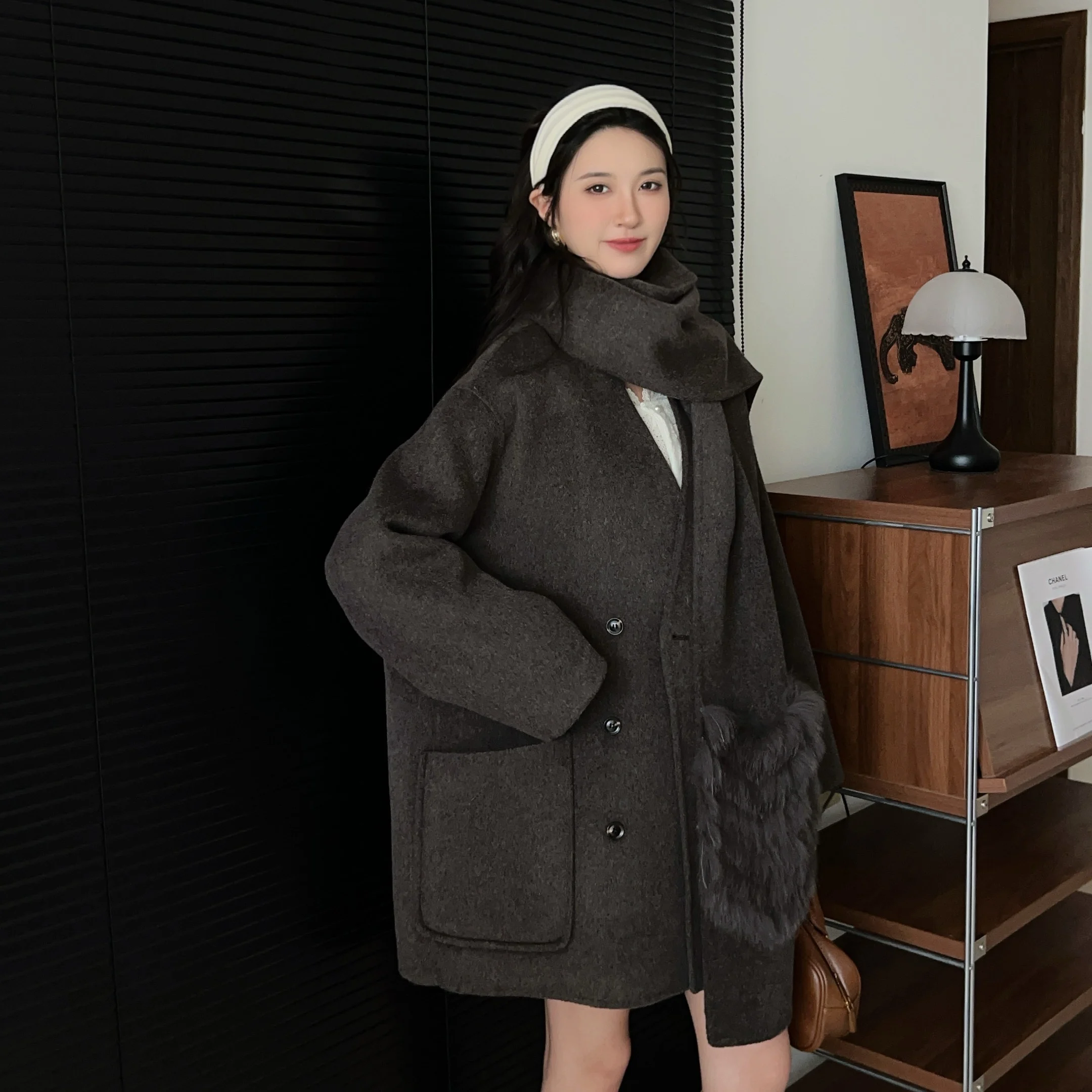 

2025 Luxury Thick Female Coat New Warm Winter Women's Wool Jacket Real Natural Fox Fur Scarf Shawl Coat