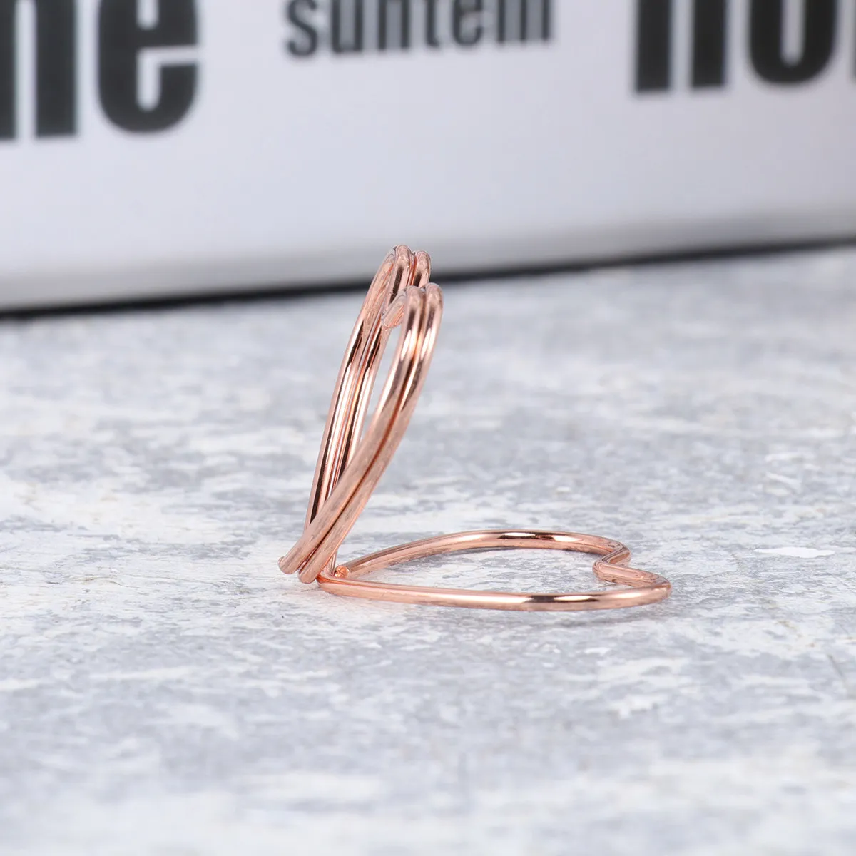

20Pcs Rose Gold Heart Design Metal Memo Holder Table Number Clip Placecard Stand for Engagement Anniversary Holiday Party