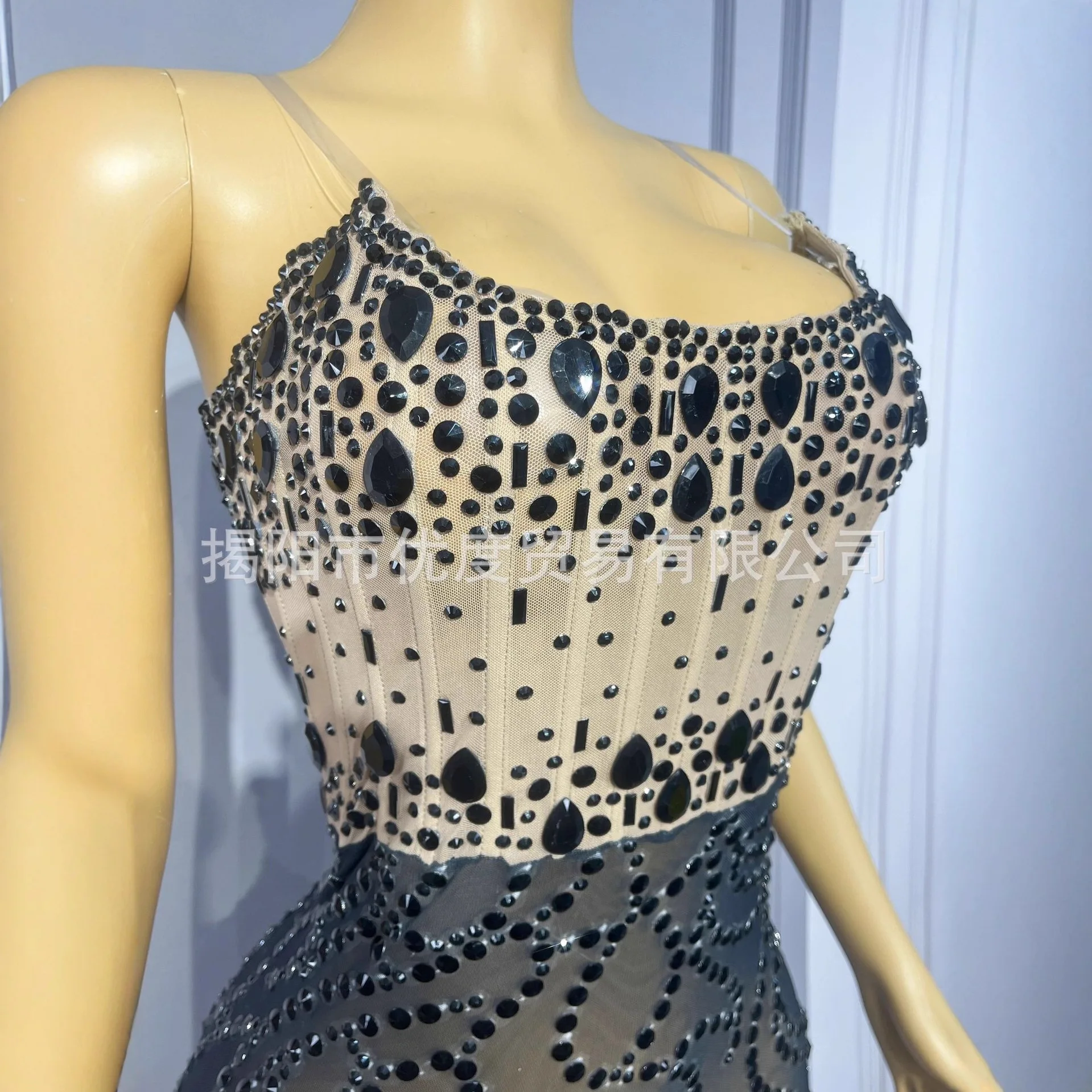 أنبوب أعلى الخصر أسود لامع حجر الراين تمتد فستان بكتافة عيد ميلاد زائدة فستان الخفافيش الجناح vestidos festas eدثونز جميلة على الإطلاق