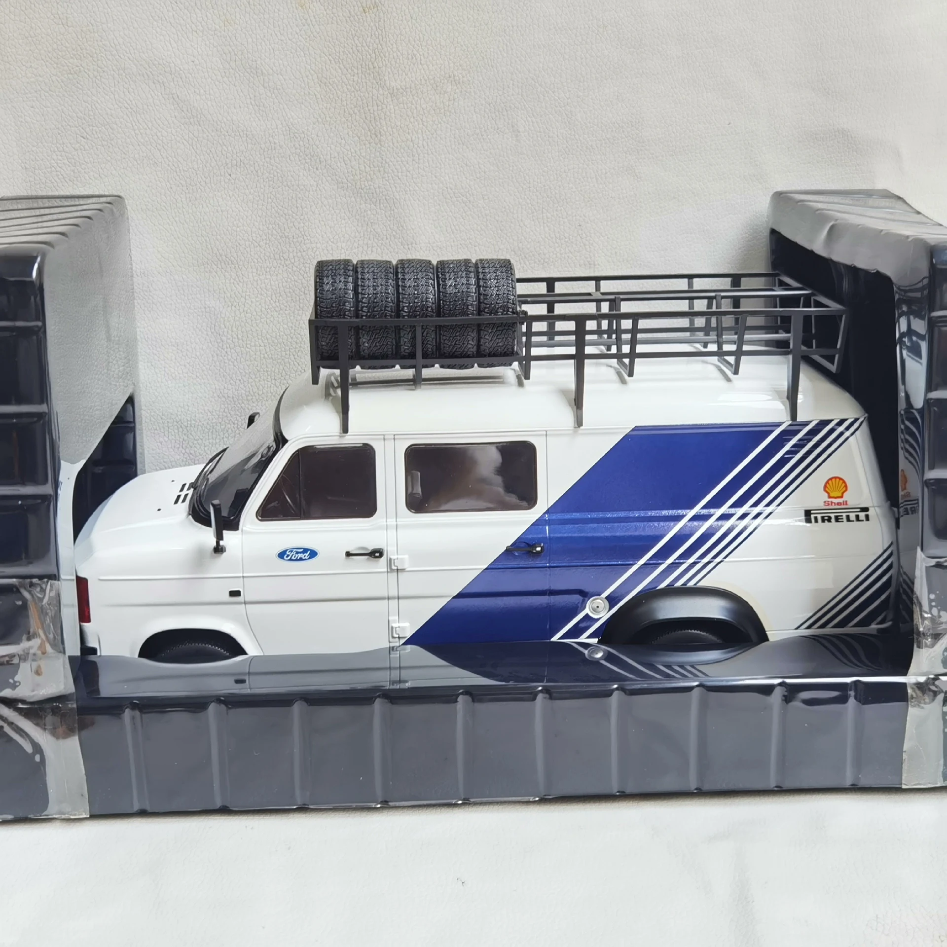Diecast IXO 1/18 Scale FORD TRANSIT MK II S4e9 Alloy Car Model