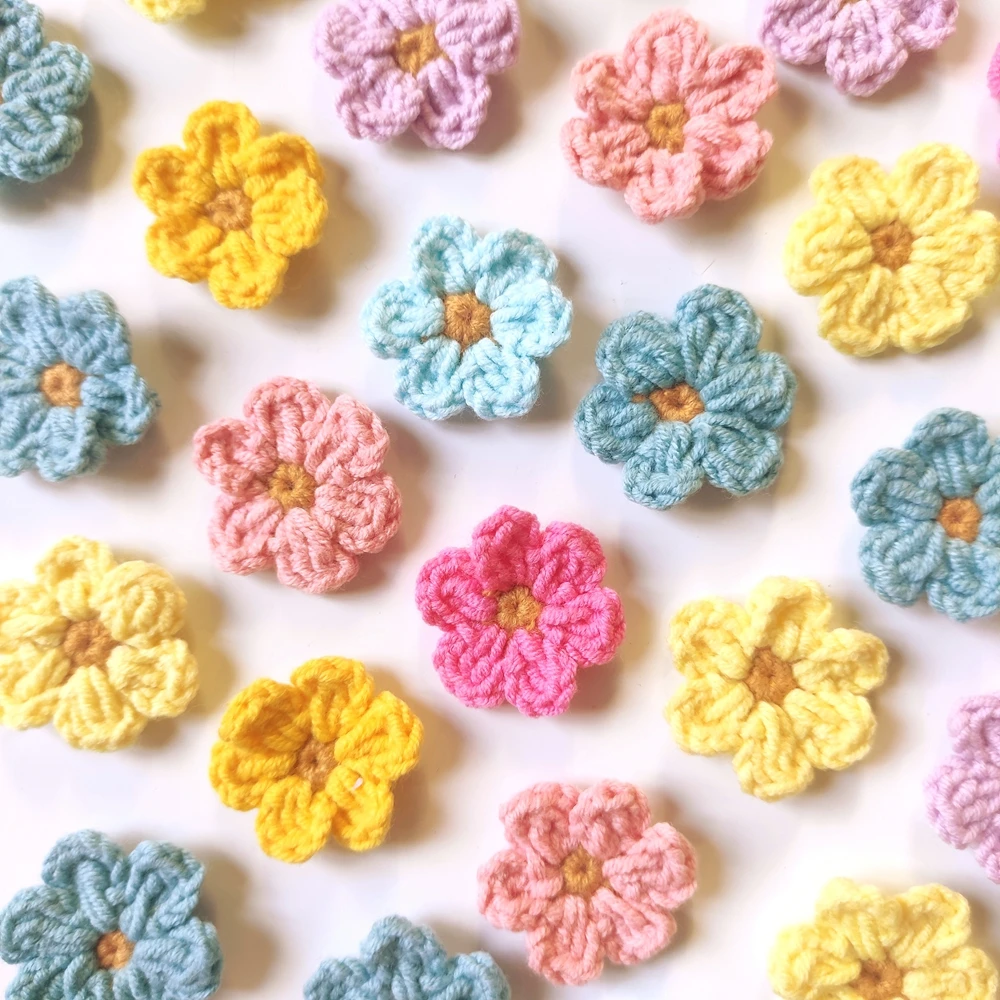 20Pcs 3cm Handmade Colorful Crocheted 6-petals 3D Flower Knitted Quilt Applique Patch Craft Ornament DIY Hairpins Hat Decor