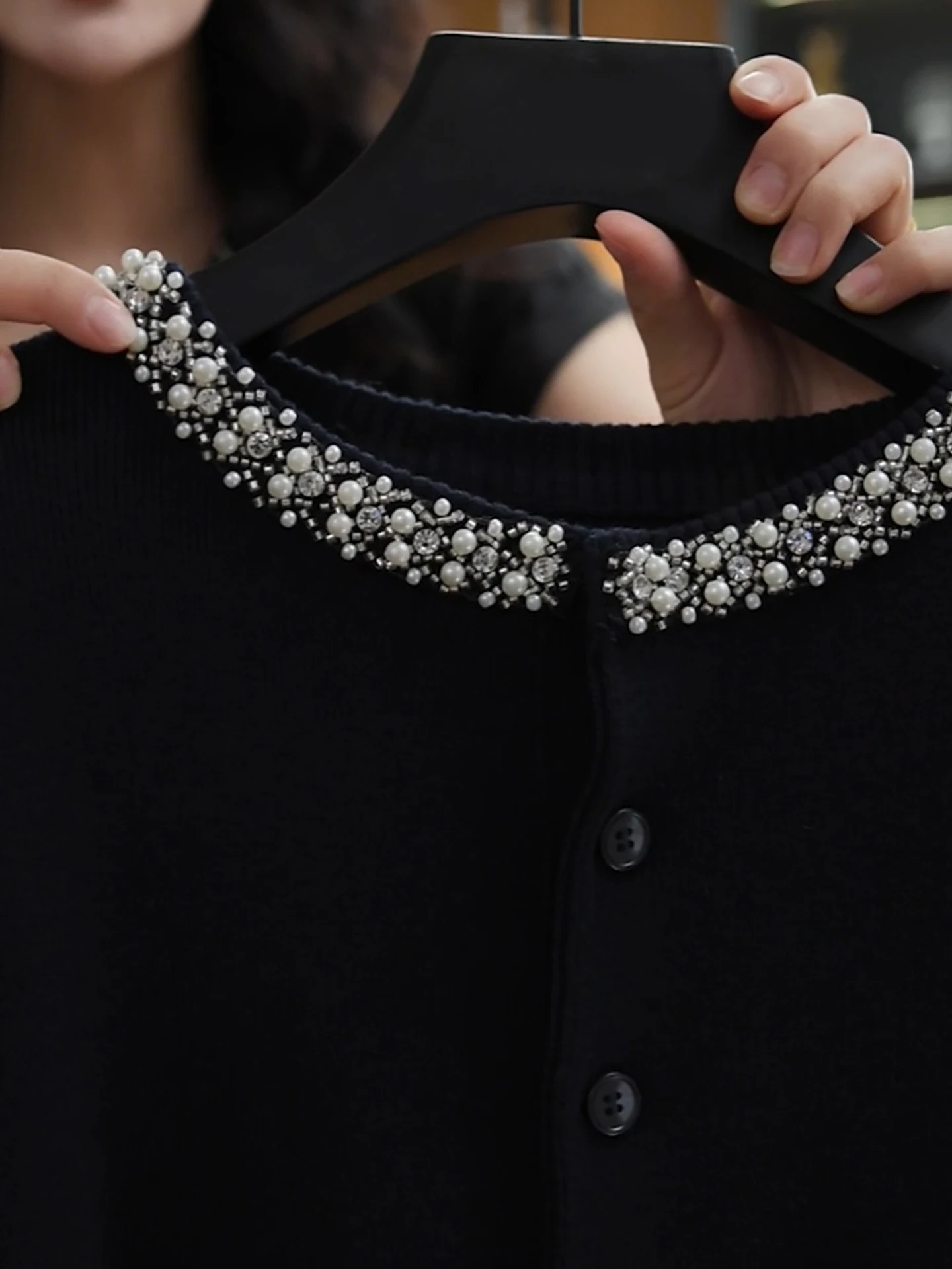 سترة نسائية محبوكة مريحة مستديرة Ne Long Sve سترة كاجوال بأزرار لأعلى سترة ناعمة متوسطة ورقيقة جاهزة للتنقل