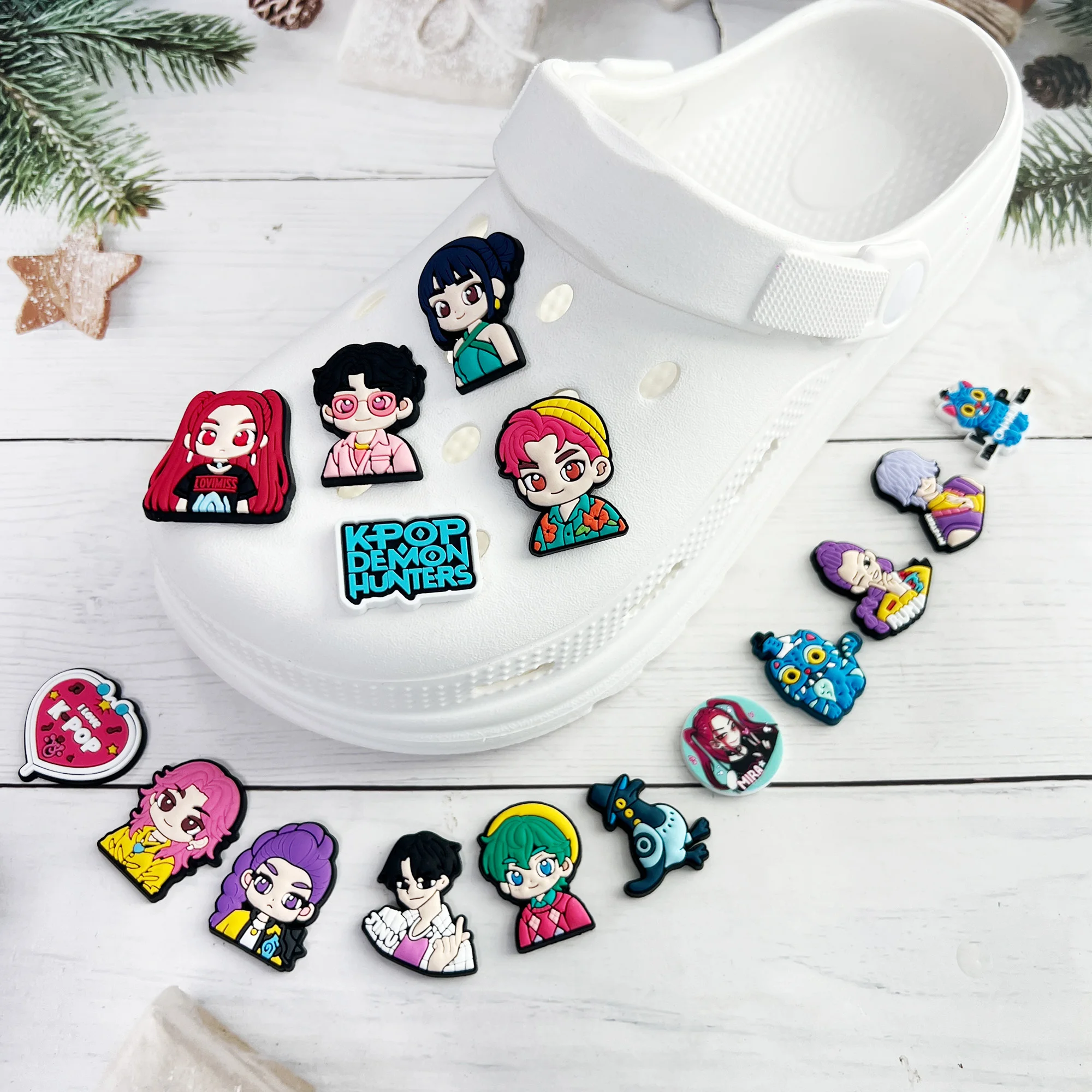 13-100 قطعة الكرتون Miniso الموسيقى فيلم البوب المغني الأحذية البلاستيكية السحر سوار ذاتي الصنع الصنادل إكسسوارات أحذية حذاء للحديقة الديكور