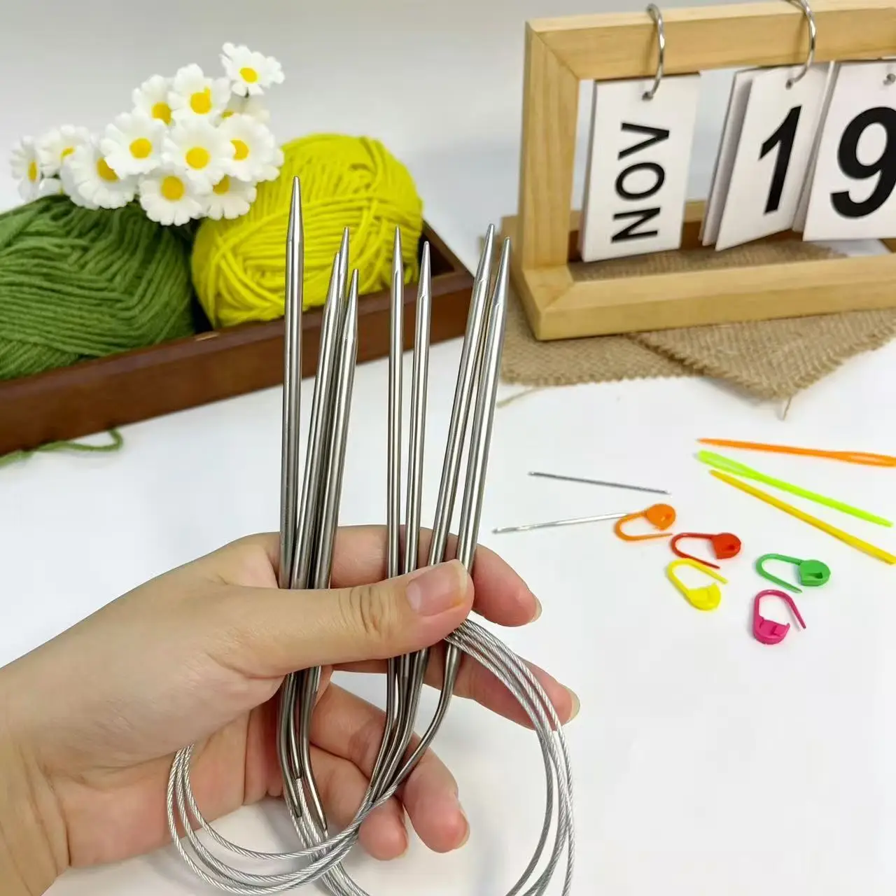 60Cm/23.62Inch Long Circular Knitting Needle Set, 14 Different Sizes to Choose from (2-10mm), Each Set Includes 2 Circular Needles, 5 Colorful Stitch Markers, and 3 Large-Eye Plastic Needles, DIY Knitting Tools, Suitable for Knitting Scarves, Hats, Sweaters, Small Blankets, Autumn and Winter Knitting Tools, Perfect Mother's Day Gift.