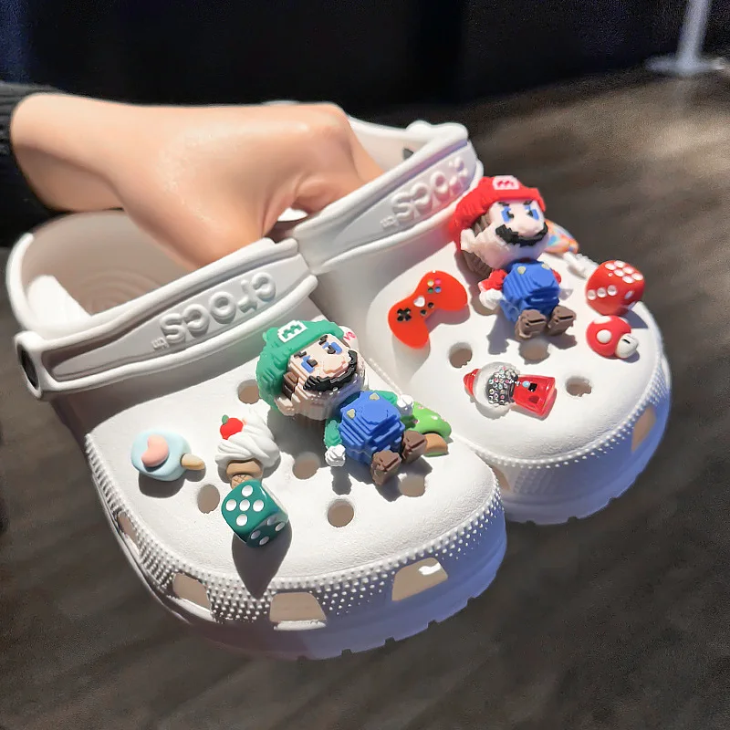 Super Marios Bros buty DIY buty akcesoria kwiatowe dekoracje Charms zabawki dla dzieci prezenty sandały udekoruj