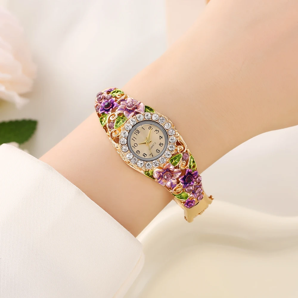 2025 جديد Cloisonn é ريترو قصر نمط أنيق الأزهار ساعة نسائية موضة مجموعة مجوهرات متعددة الاستخدامات