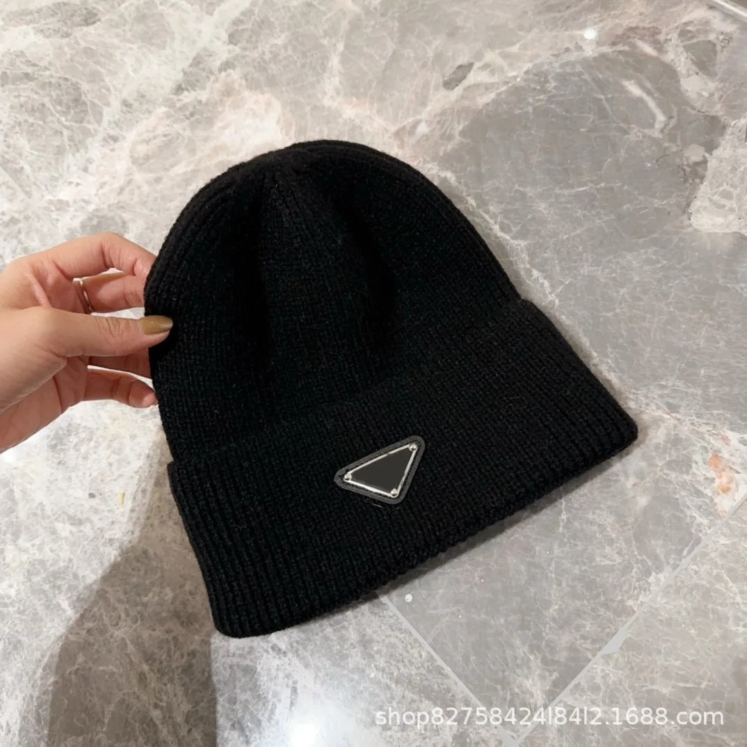 Couple Hip Hop Knitted Hat Women Triangle Metal Label Cold Cap Men Personality Trend Warm Hat Outdoor Fashion Edge Curl Caps