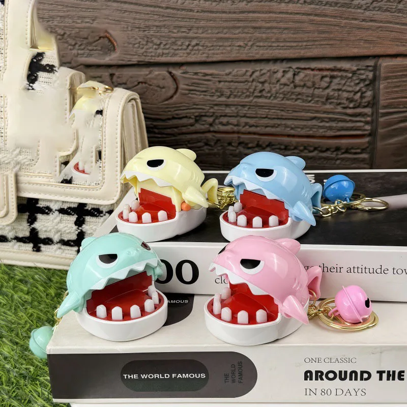 

Cartoon Biting shark Keychain, finger-scratching Prank, Stress-Relieving Toy Gift, Mobile Phone, Student Schoolbag, Creative Pen