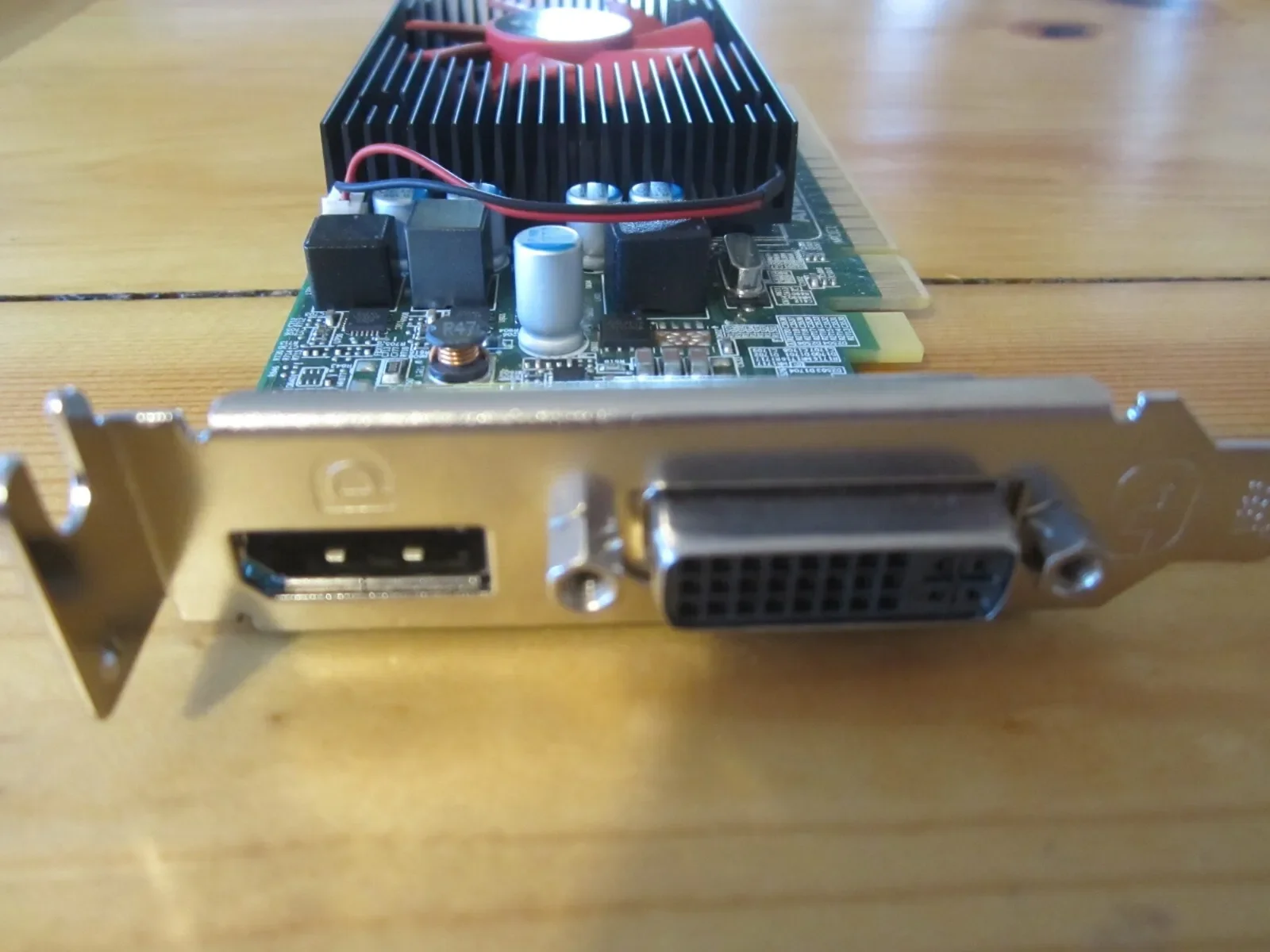 R5 430 2G GDDR5 Graphics Card GDDR3 Full Height and Half Height Supports 2K 4K HD DP+DVI Interface