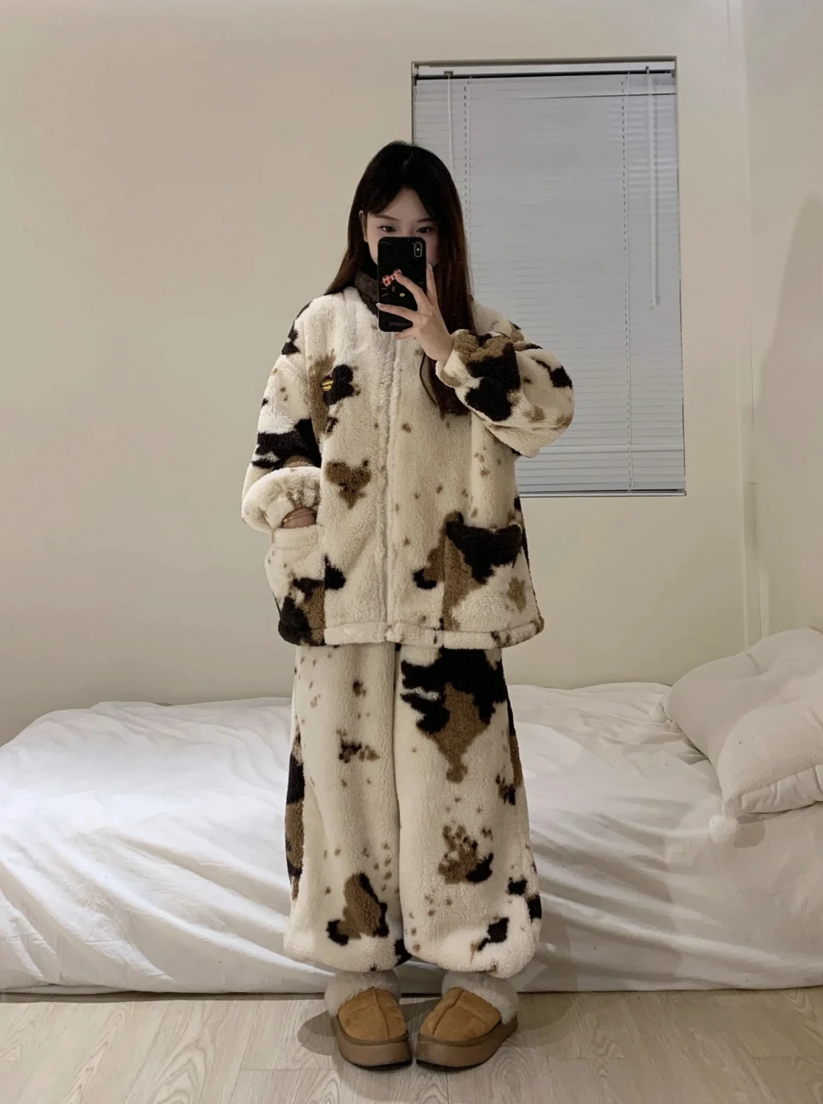 Pijamas de lana coralina para mujer , conjunto de ropa de casa gruesa de manga larga, traje cálido de estilo coreano p...