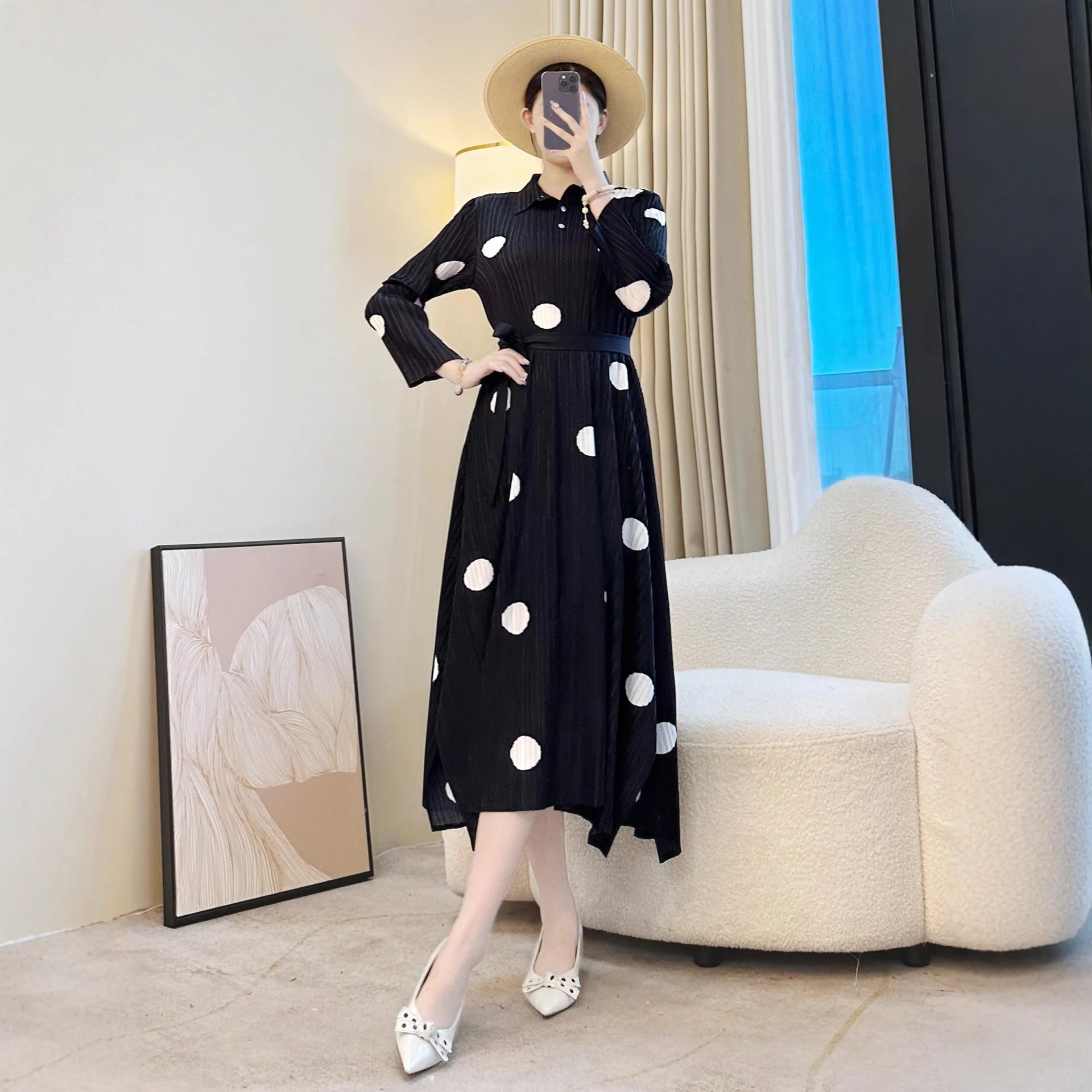 

Miyake Pleated Autumn New Polo Collar Dress with A Stylish Atmosphere, A-line Skirt, Casual Loose Print, Waist Cinching Skirt