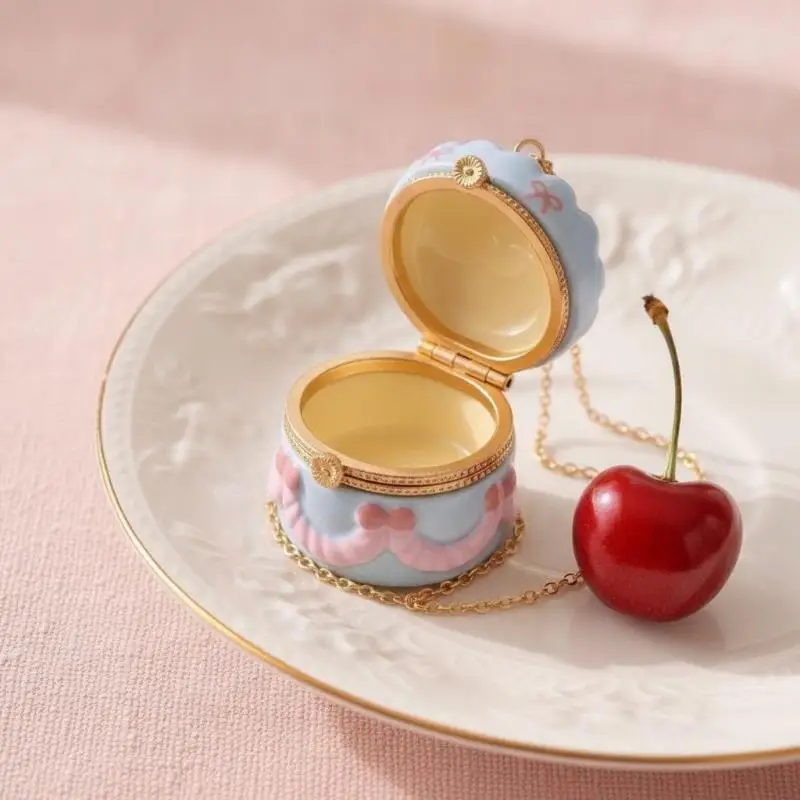 Vintage-Stil Ovale Kuchen-Medaillon-Halskette mit Öffnungs- und Schließfach für Damen, Retro-Outfit Passender Schmuck – Detail 10