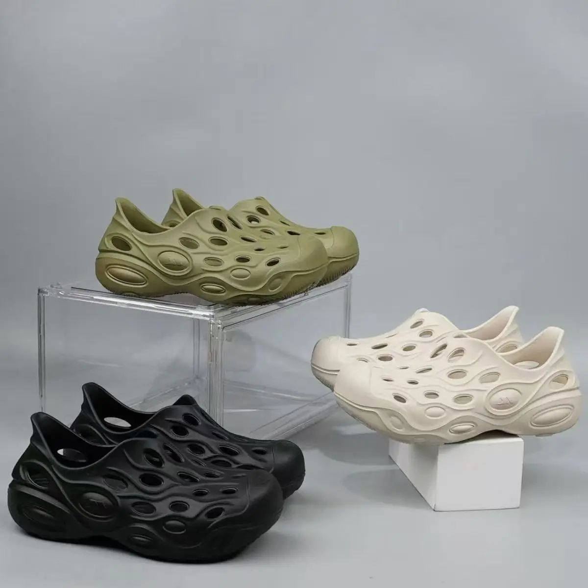 men's-outdoor-beach-shoes-lightweight-anti-slip-hole-hole-summer-cool-slippers-shock-absorption-stream-trudging-shoes