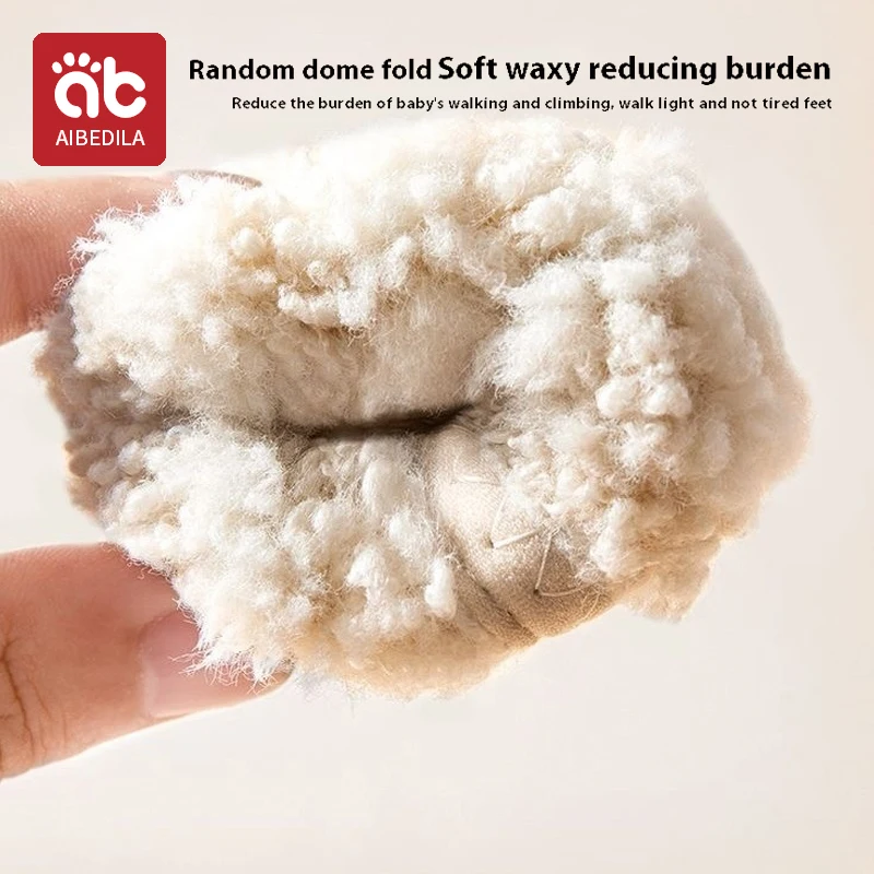 شباشب شتوية دافئة للأطفال الصغار أحذية جورب أرضية قطيفة للأولاد والبنات أحذية مشي ناعمة مضادة للانزلاق أحذية أطفال للمنزل الداخلي