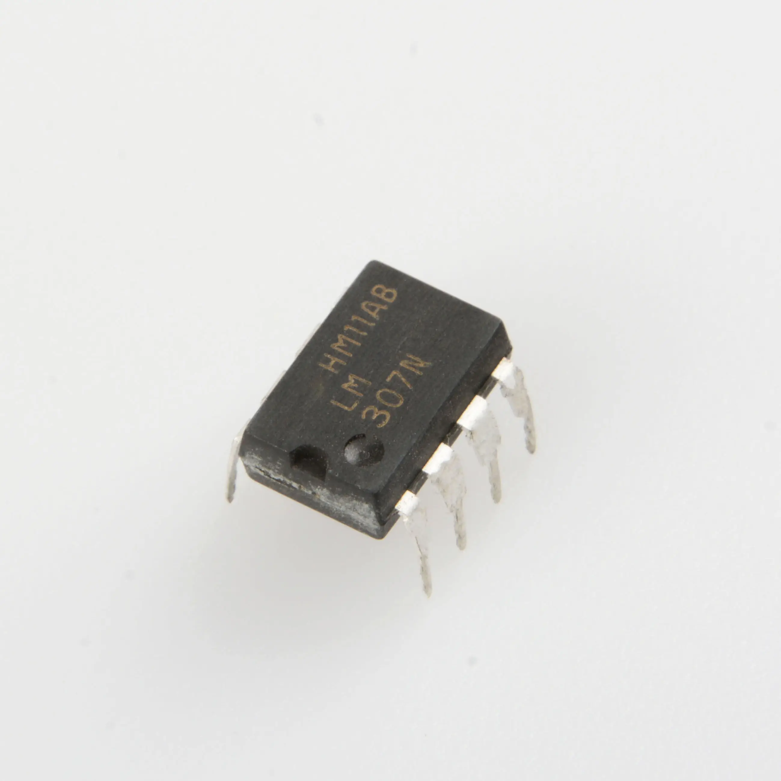 LM307N 307N operational amplifier, in-line DIP8 quality, guaranteed, large quantity and excellent price