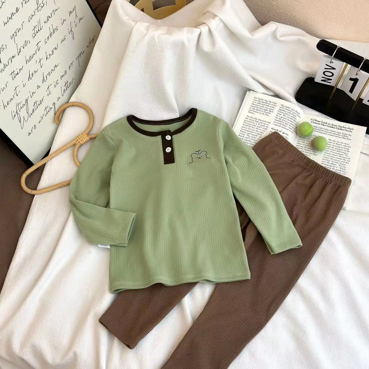 

E81301 pajamas Girls Boys Clothing set Longsleeve top and long style pants