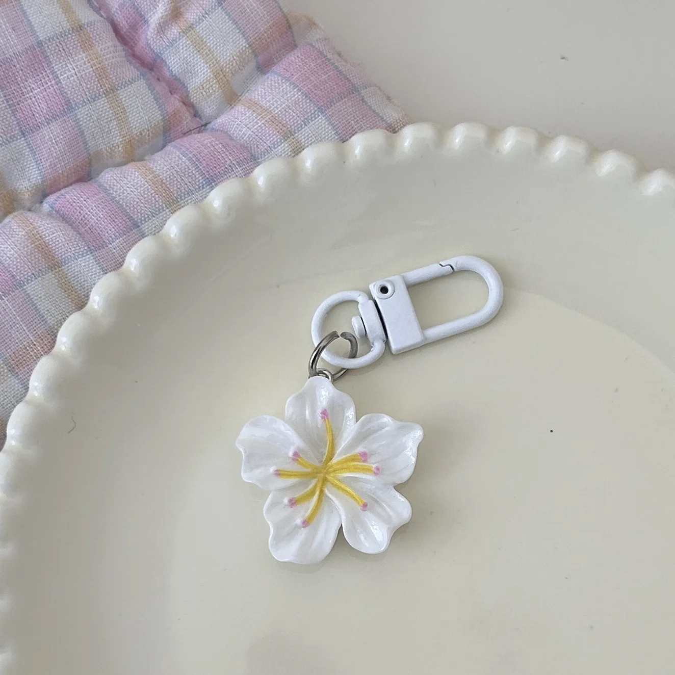 Fresh Cherry Blossom Keychain, Macaron-Colored Sakura Pendant Key Ring, Artistic 3D Flower Accessory Suitable for Daily Wear