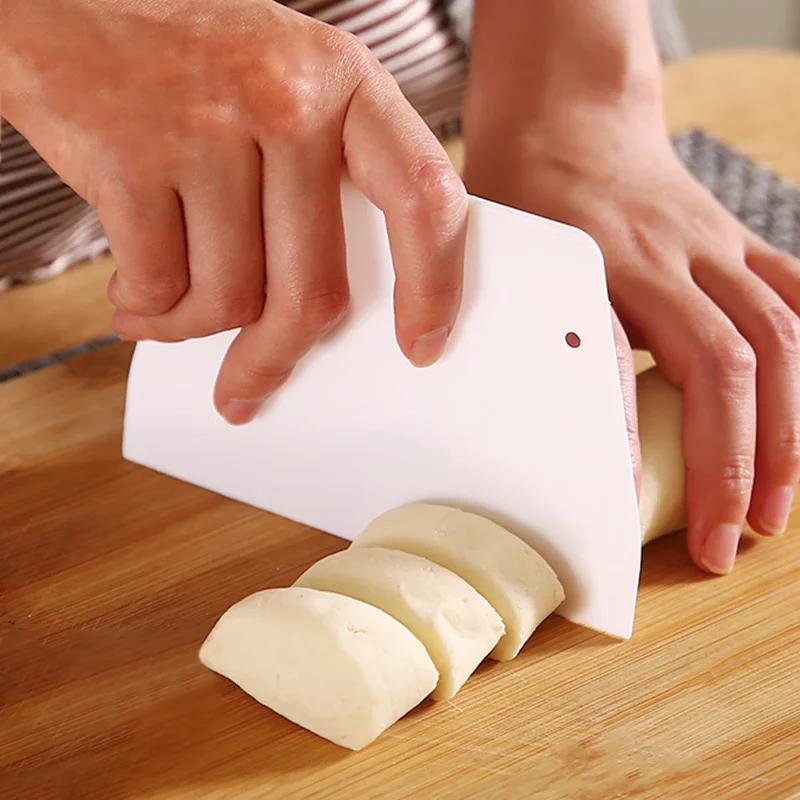 

Useful Curved Cream Spatula DIY Pastry Cutters Dough Scraper Cake Cutter Pastry Baking Tool Kitchen Accessories