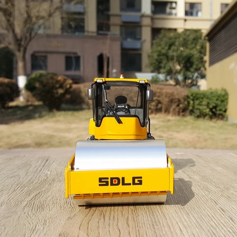 1:35 Scale Lingong RS8220 Single Steel Wheel Road Roller Engineering Vehicle Alloy Model