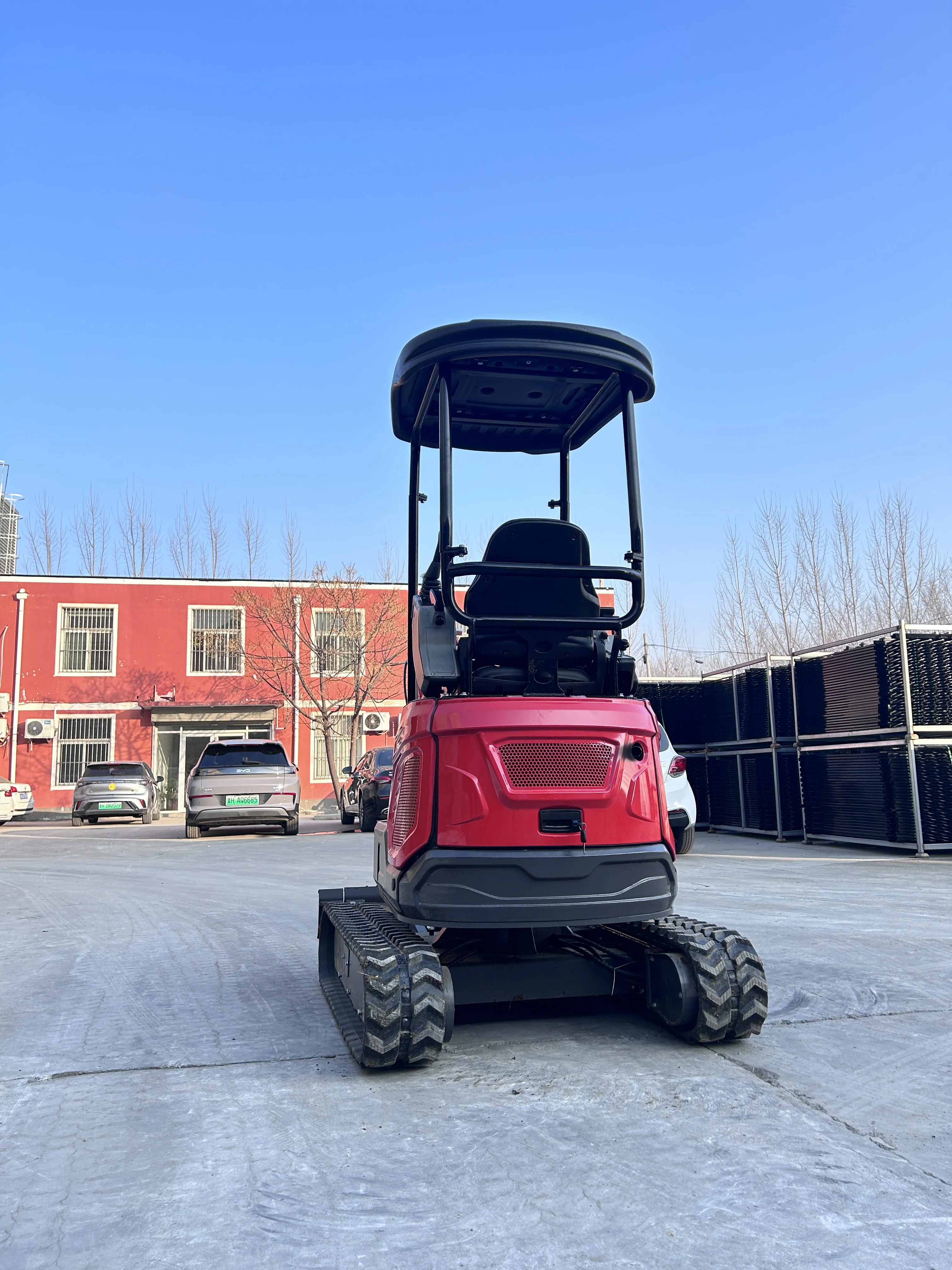 

CE Certificate Crawler Excavator 1.8t Mini Excavator with Thumb Bucket Optional Hammer EAP Excavator for Sale