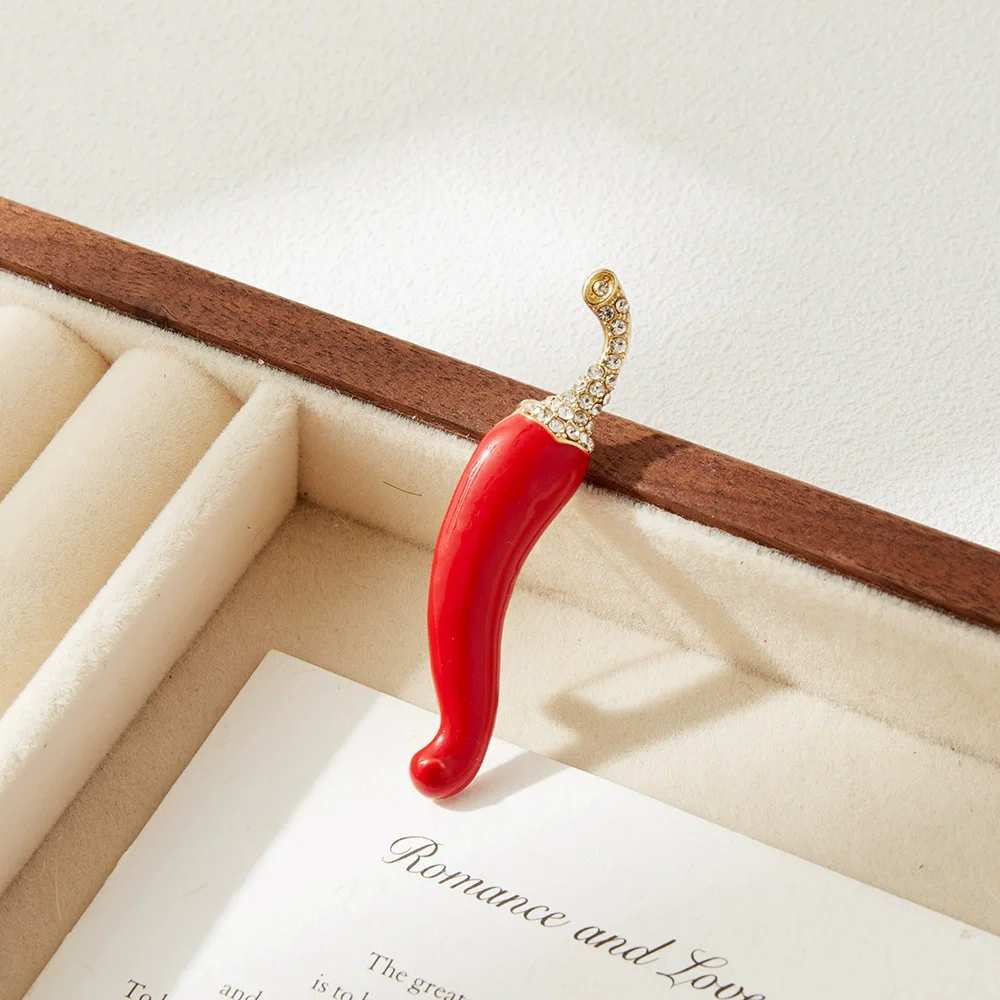 1Pc Cute Pepper Brooch for Women Men Exquisite Pepper Pins Jewelry Trendy Accessories Birthday Party Gifts 2025