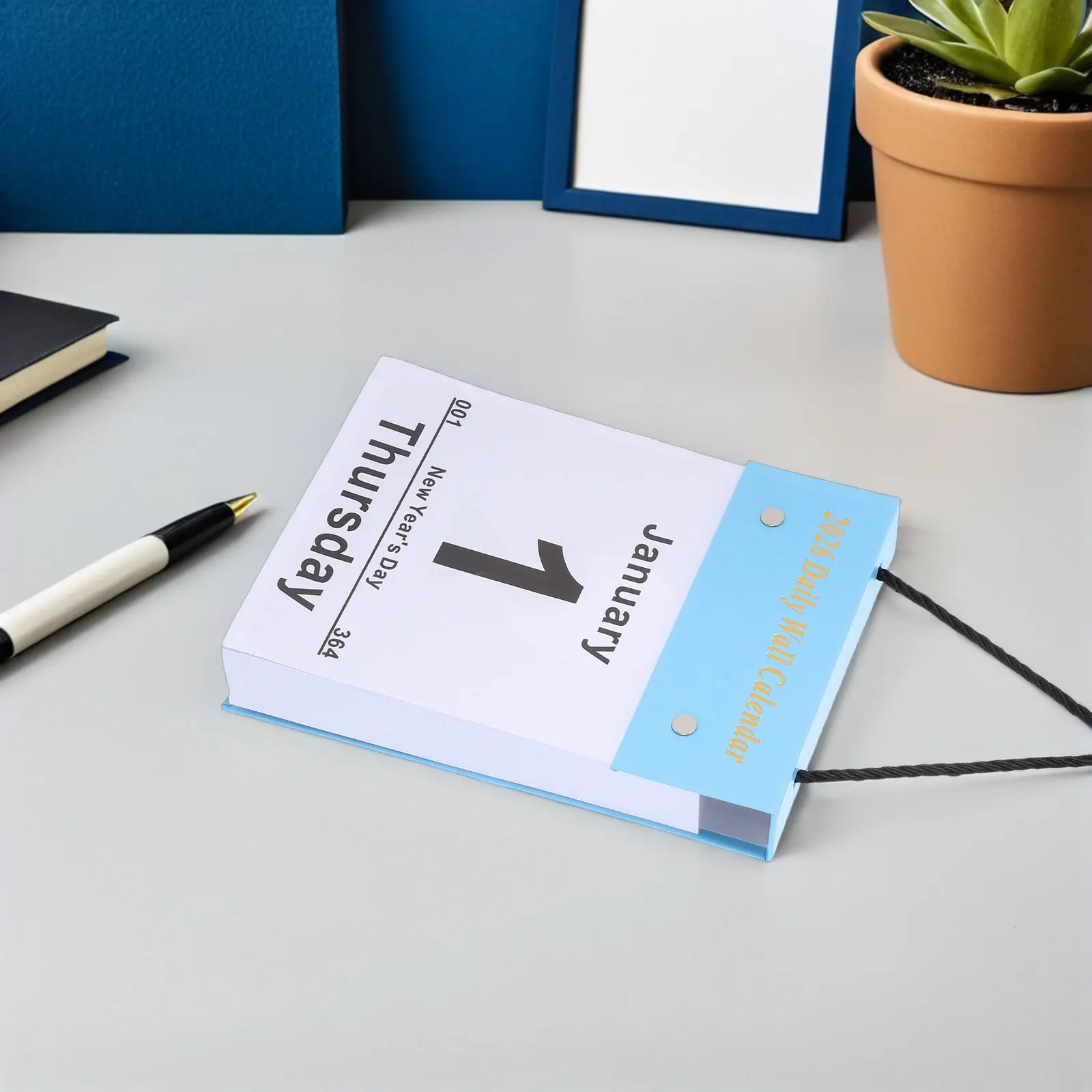 

Ежедневный отрывной настенный календарь на 2026 год с крупным шрифтом, четкими датами и выделенными цифрами для школы, офиса, общежития, класса, экономия места