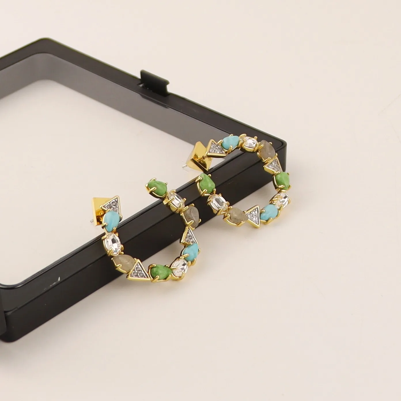 

American Genius Designer C-shaped Colored Gemstone Studded Earrings, Retro Luxury Design Hoop Earrings for Women