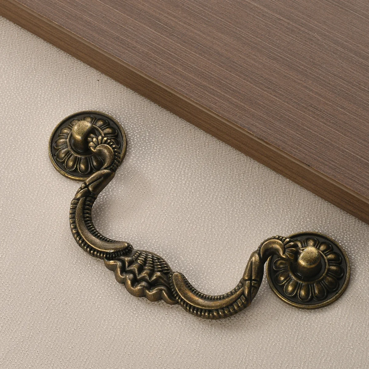 European Retro Cabinet Pulls, Furniture Knob & Handle, Simple Drawer Wardrobe Door Shoe Cabinet Rings Handle in Zinc Alloy