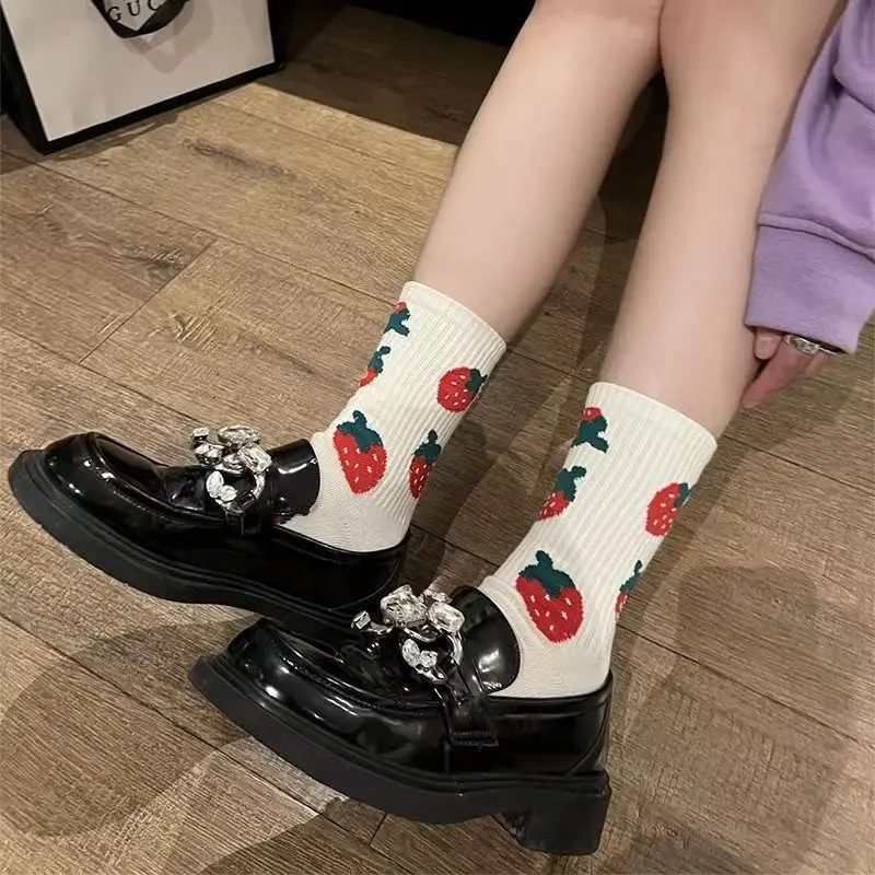 Calcetines Kawaii de algodón para mujer, medias divertidas de fresa Harajuku, bonitos y felices, de color blanco, regalo de Navidad, novedad