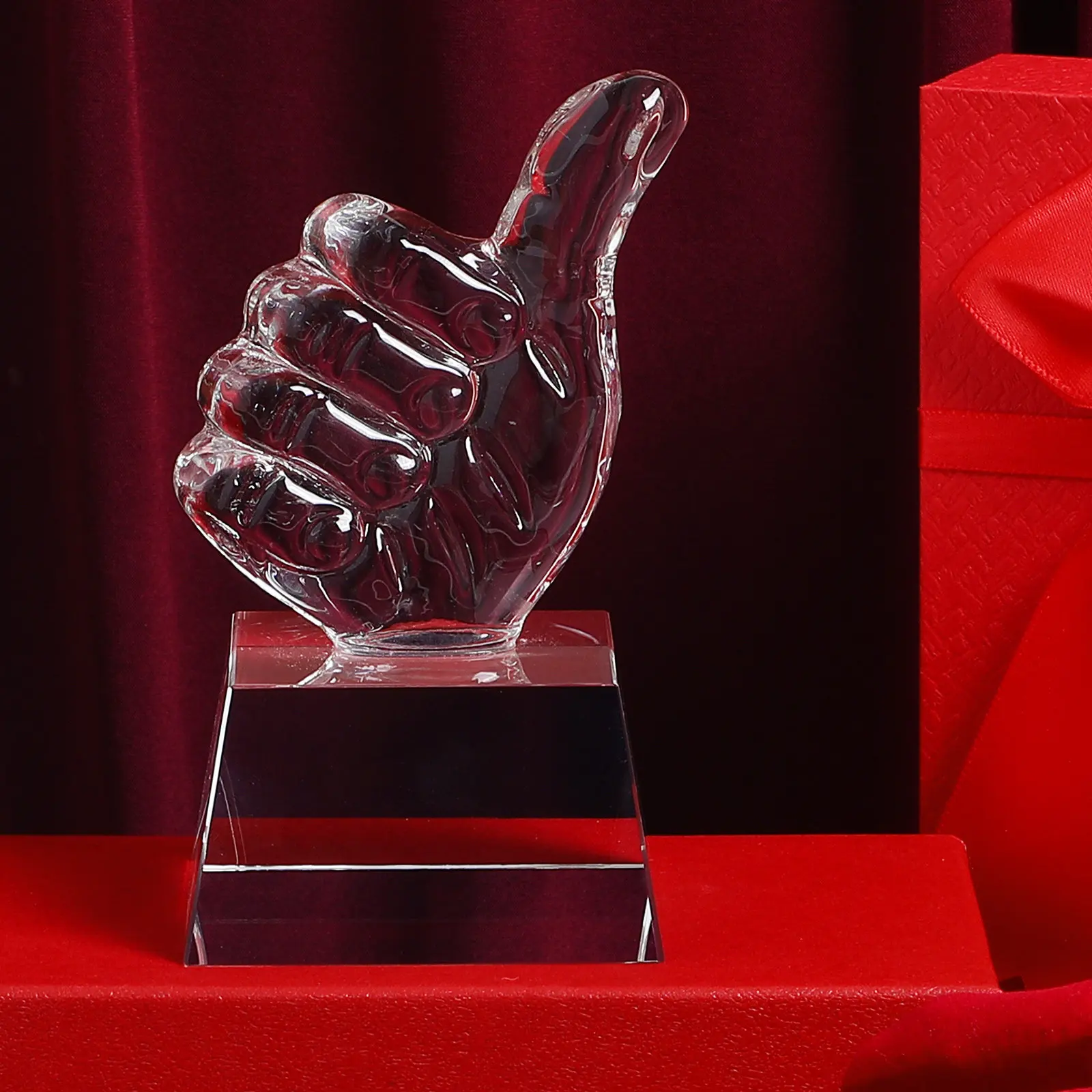 2Pcs Crystal Thumb Up Trophy Transparent Light Refracting Award Trophy for Classroom Winner Recognition Desktop Decor