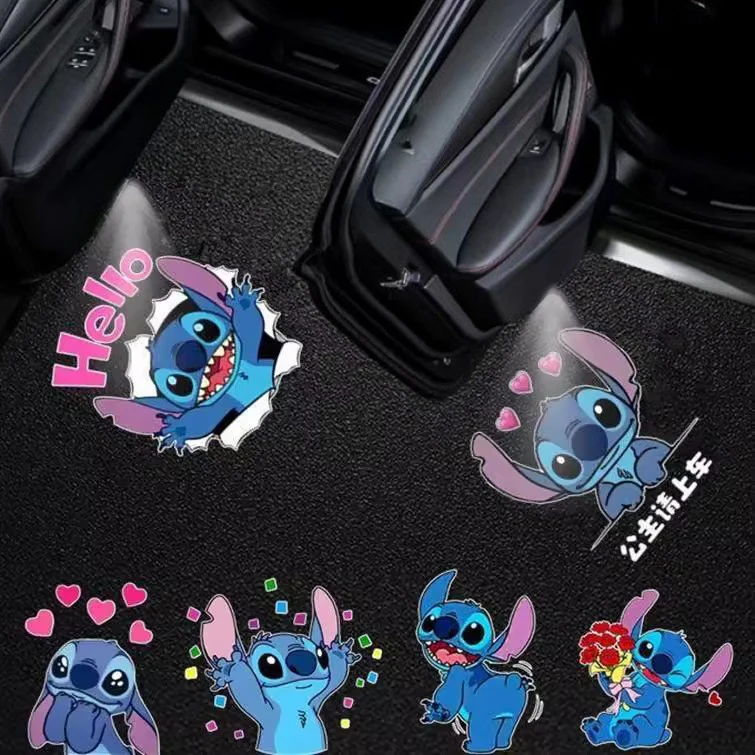 2 Pezzi Luce di Benvenuto per Auto Disney Stitch, Proiettore Laser LED per Audi BMW KIA Dodge Honda Nissan Mazda Lexus Ford Subaru